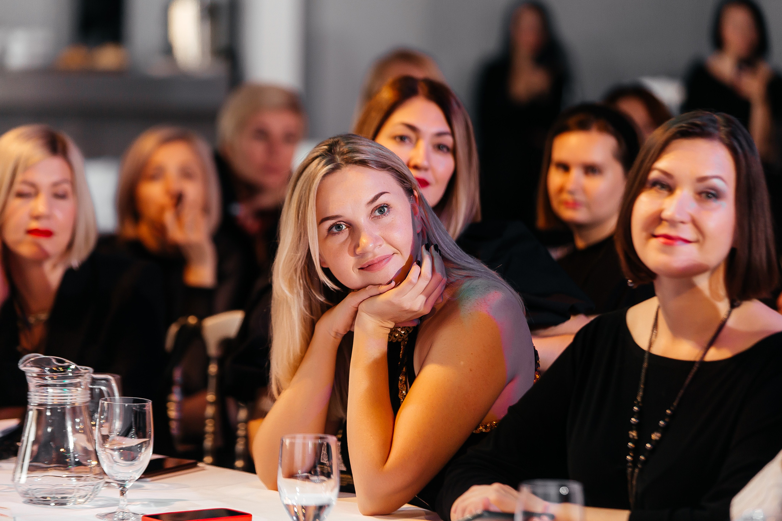 Фотозона+выступление спикеров. Фотограф в Красноярске Надежда Воскресенская