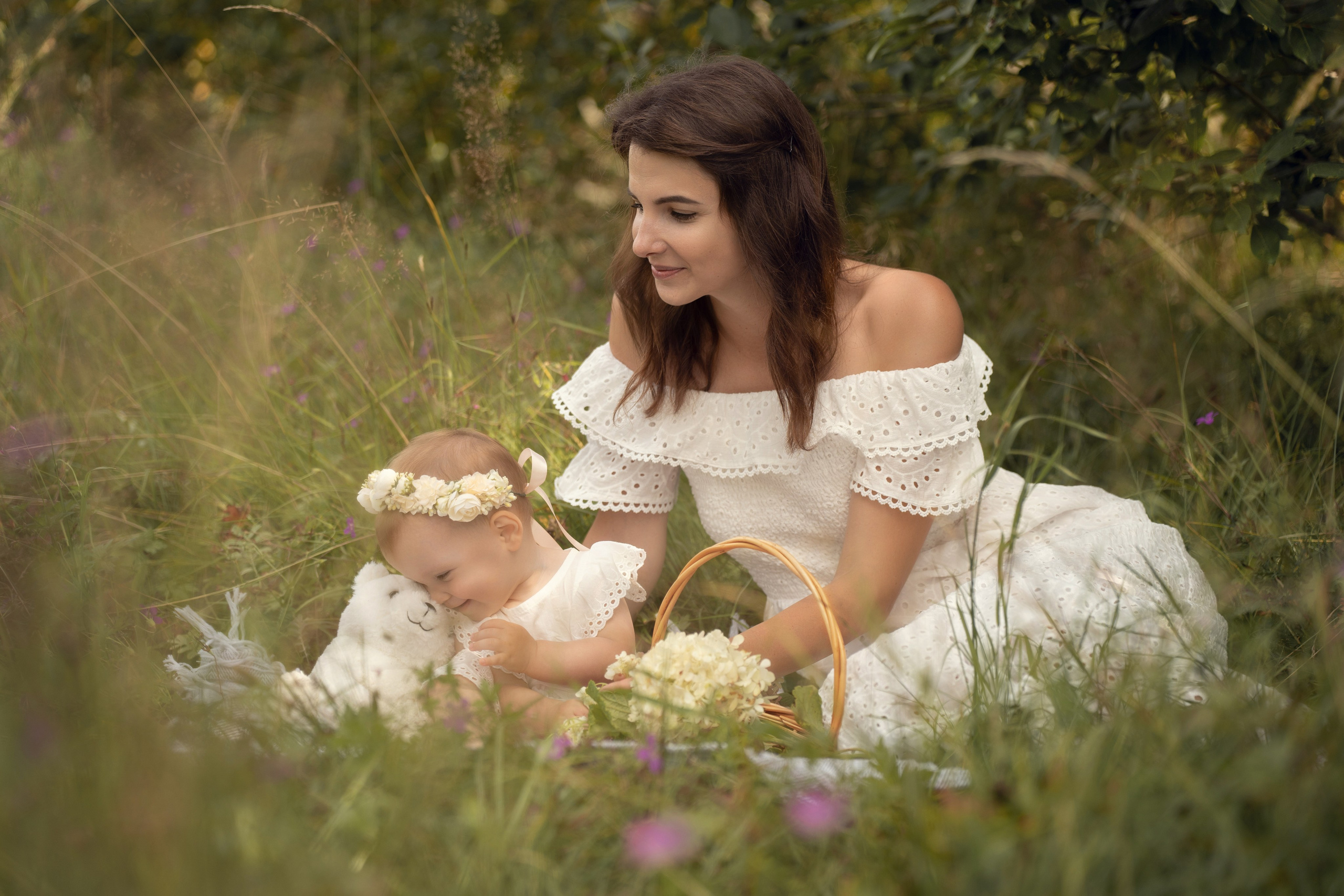 мама с малышкой в парке