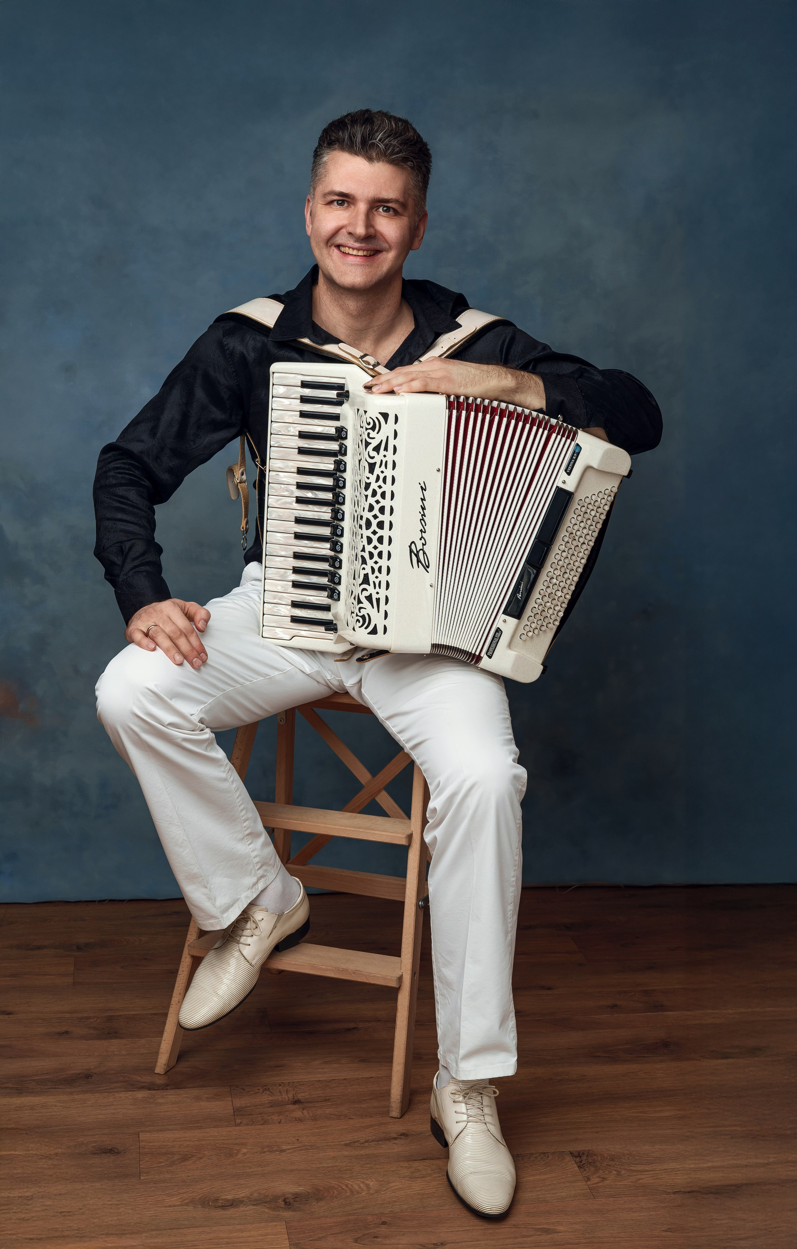 Аккордеонист Мирослав Лелюх