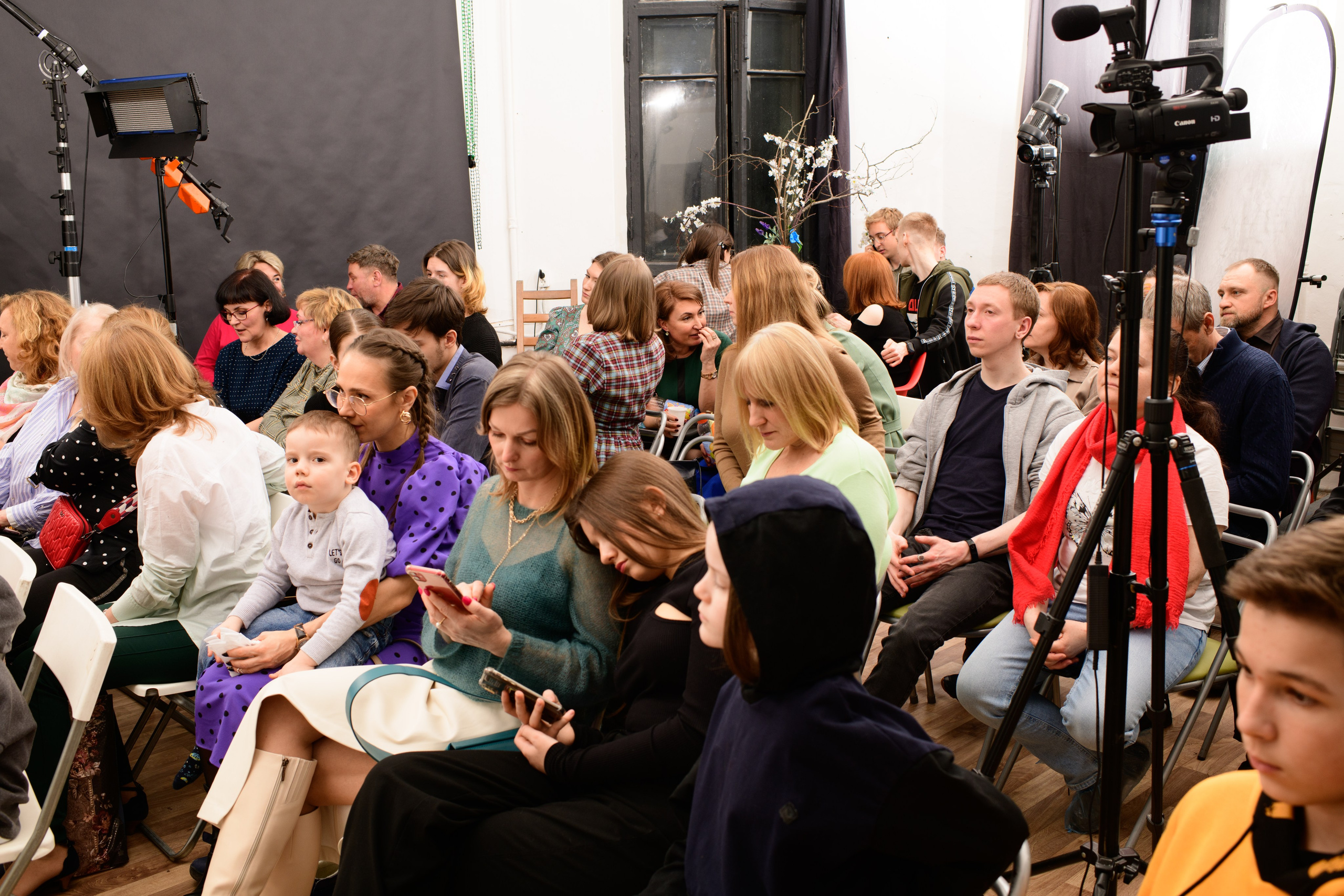 Фотосъемка выступления молодежного театра «РеСпект». Организация и проведение фотосъемок в Санкт-Петербурге. Фотограф Смирягин Илья