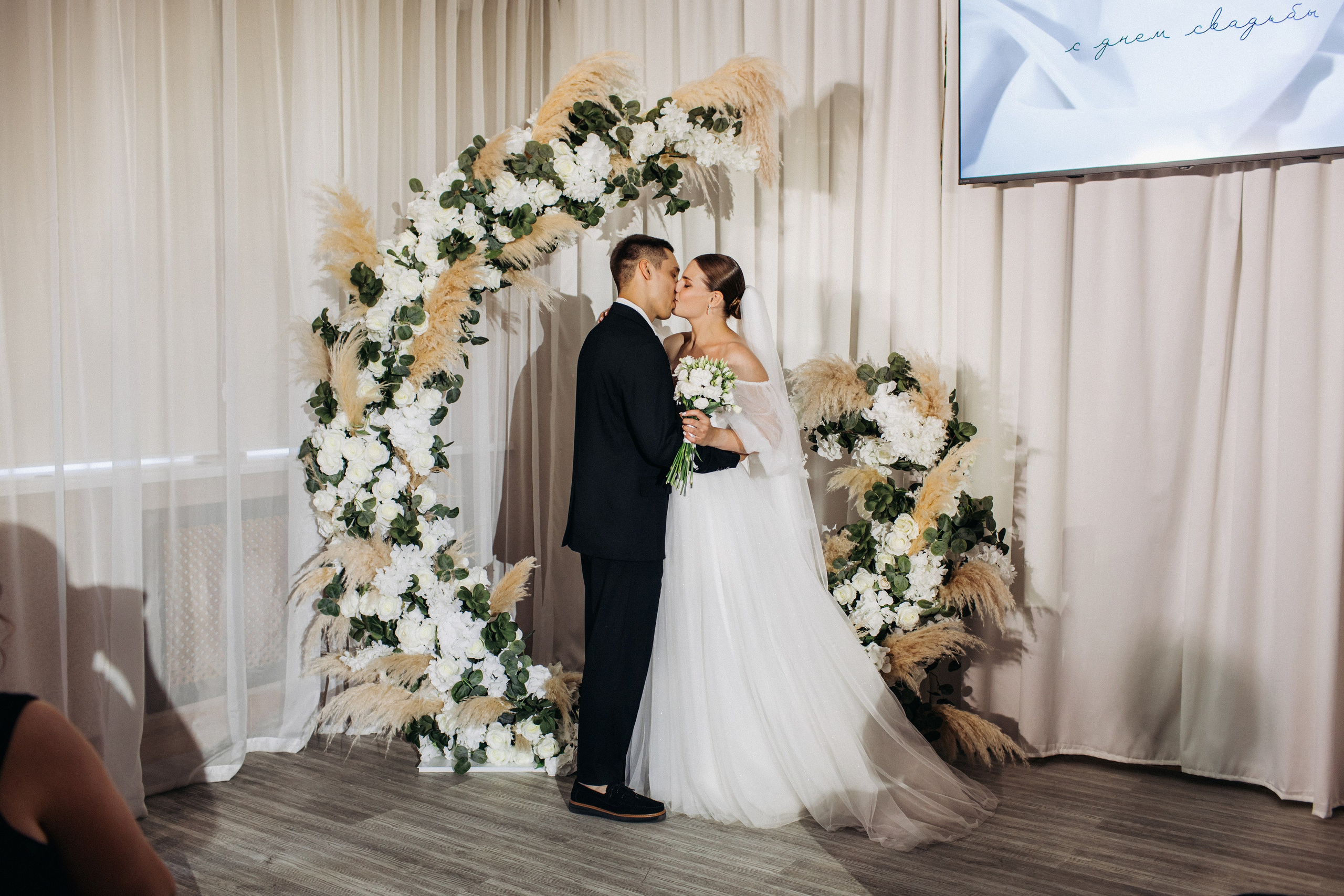 Vlad & Nadya (Saint-Petersburg, Russia). Destination wedding photographer Peter Letu