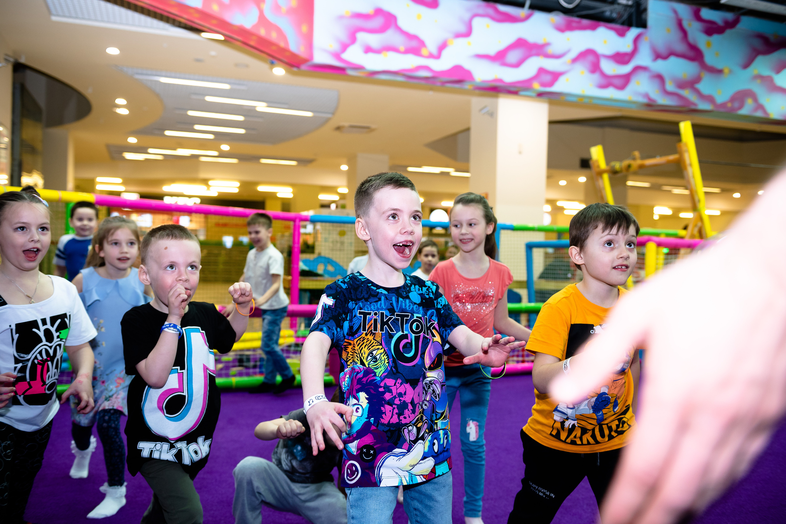 ДР Родиона в детском центре. Репортажный фотограф в Москве Alena Sfotkaet