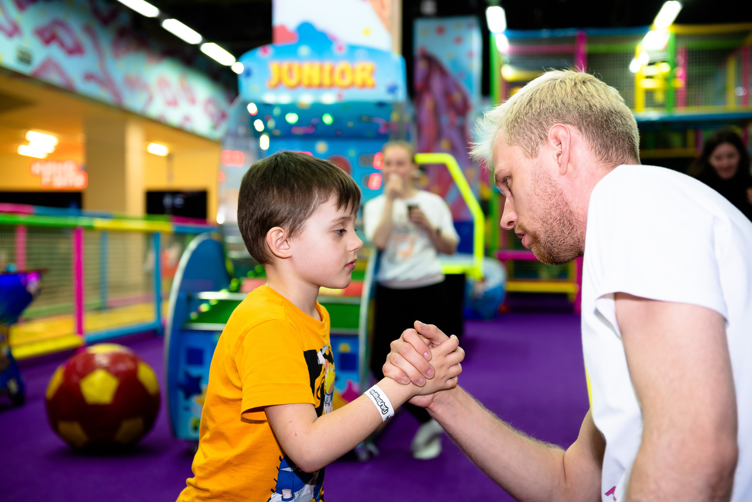 ДР Родиона в детском центре. Репортажный фотограф в Москве Alena Sfotkaet