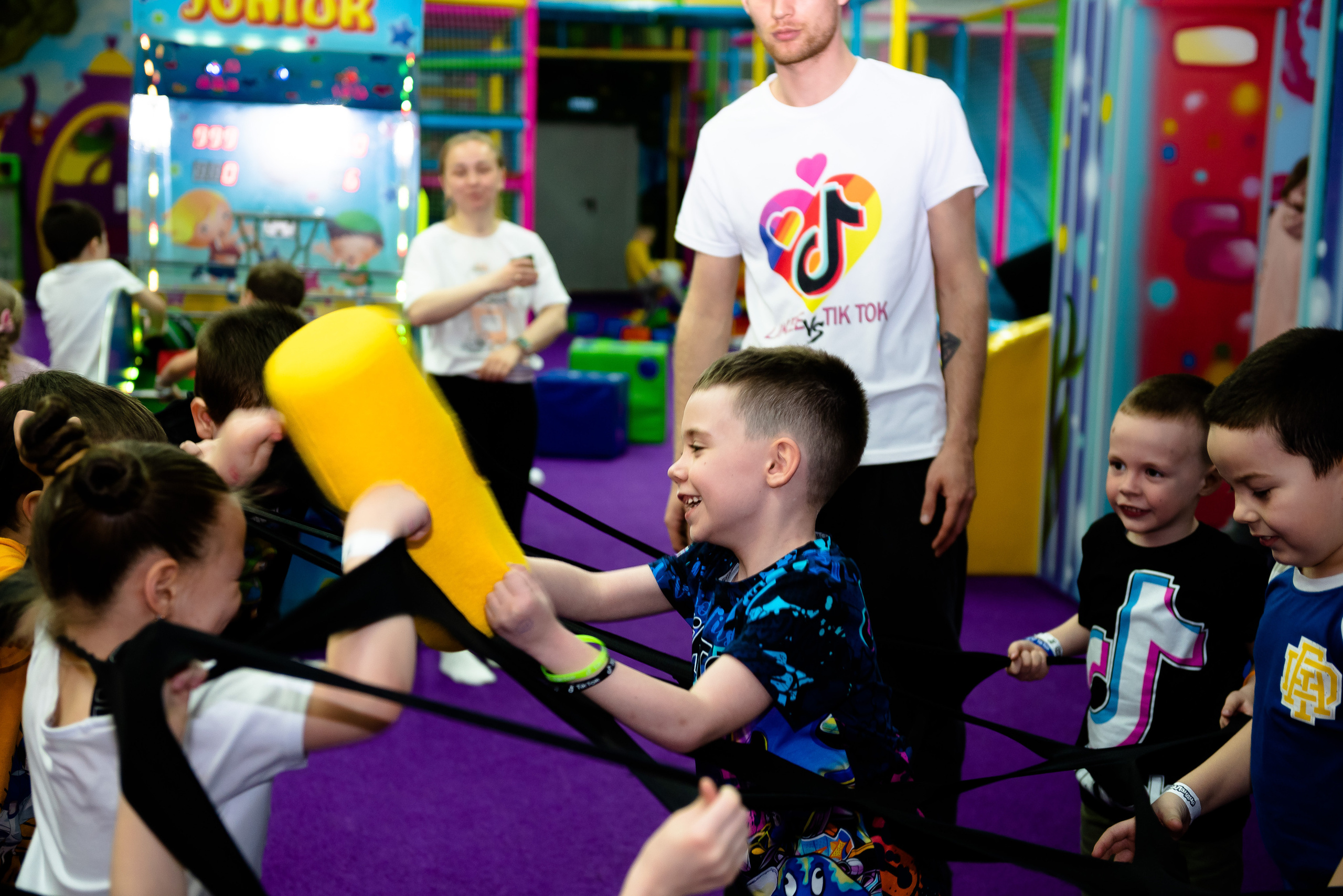 ДР Родиона в детском центре. Репортажный фотограф в Москве Alena Sfotkaet