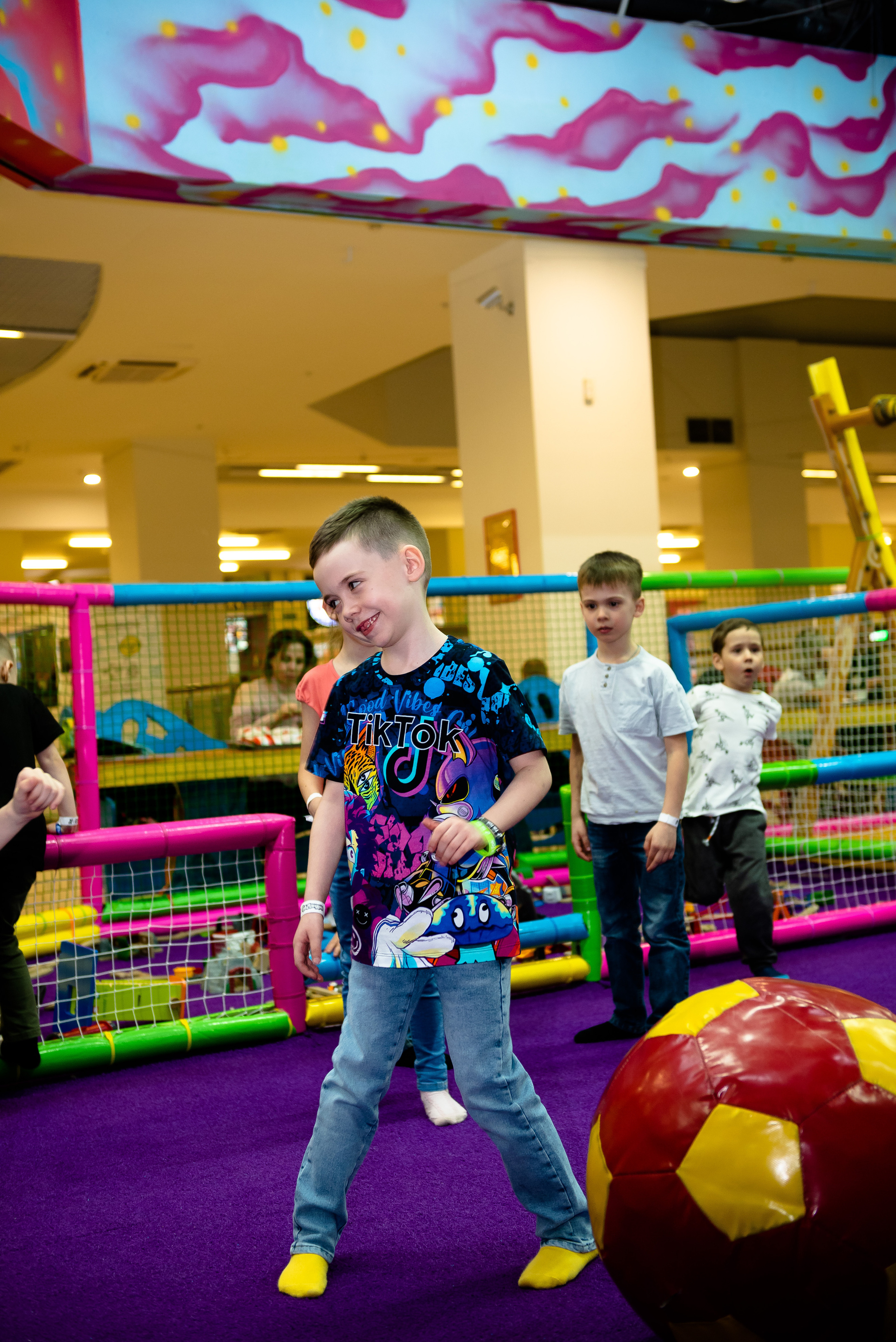 ДР Родиона в детском центре. Репортажный фотограф в Москве Alena Sfotkaet