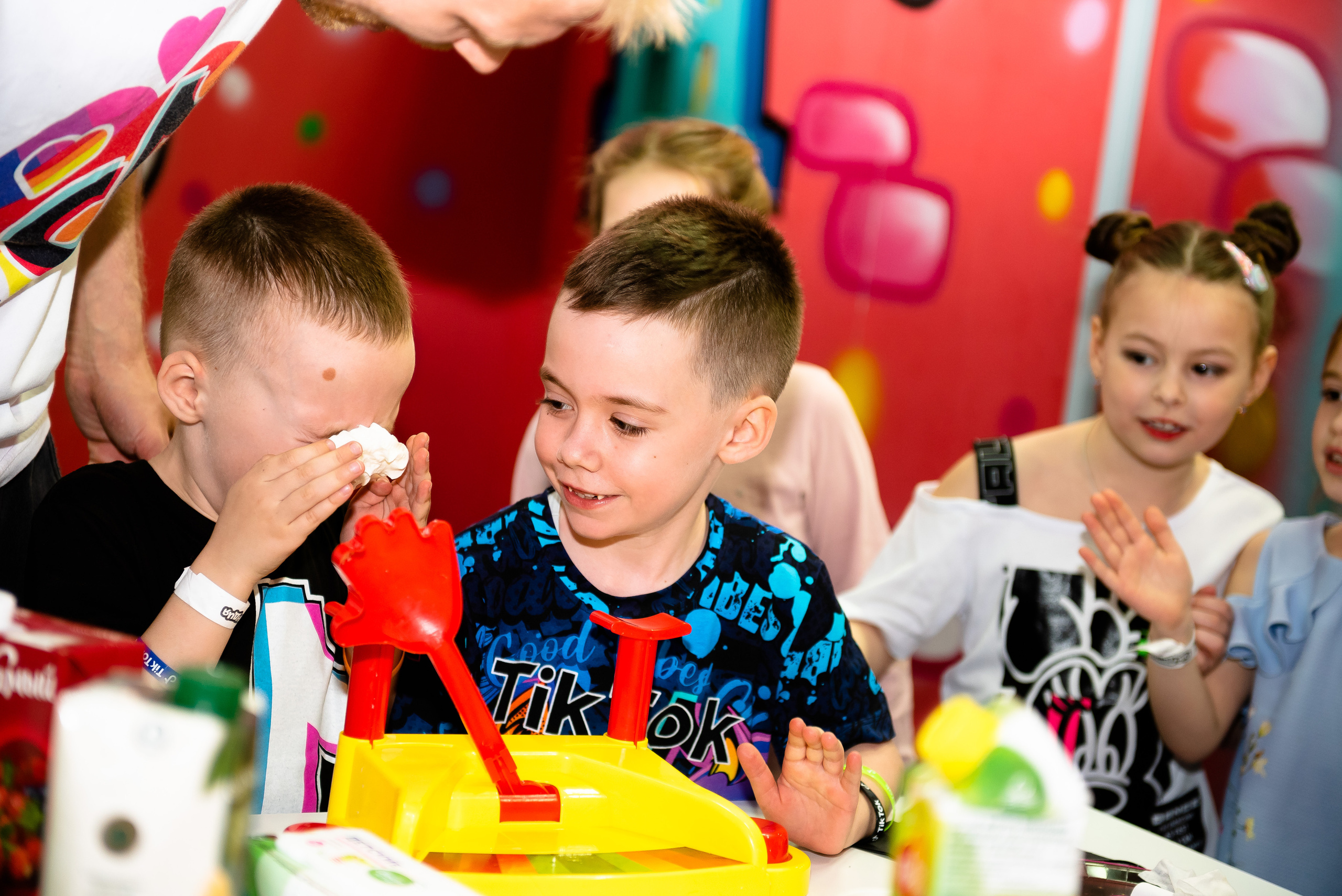 ДР Родиона в детском центре. Репортажный фотограф в Москве Alena Sfotkaet