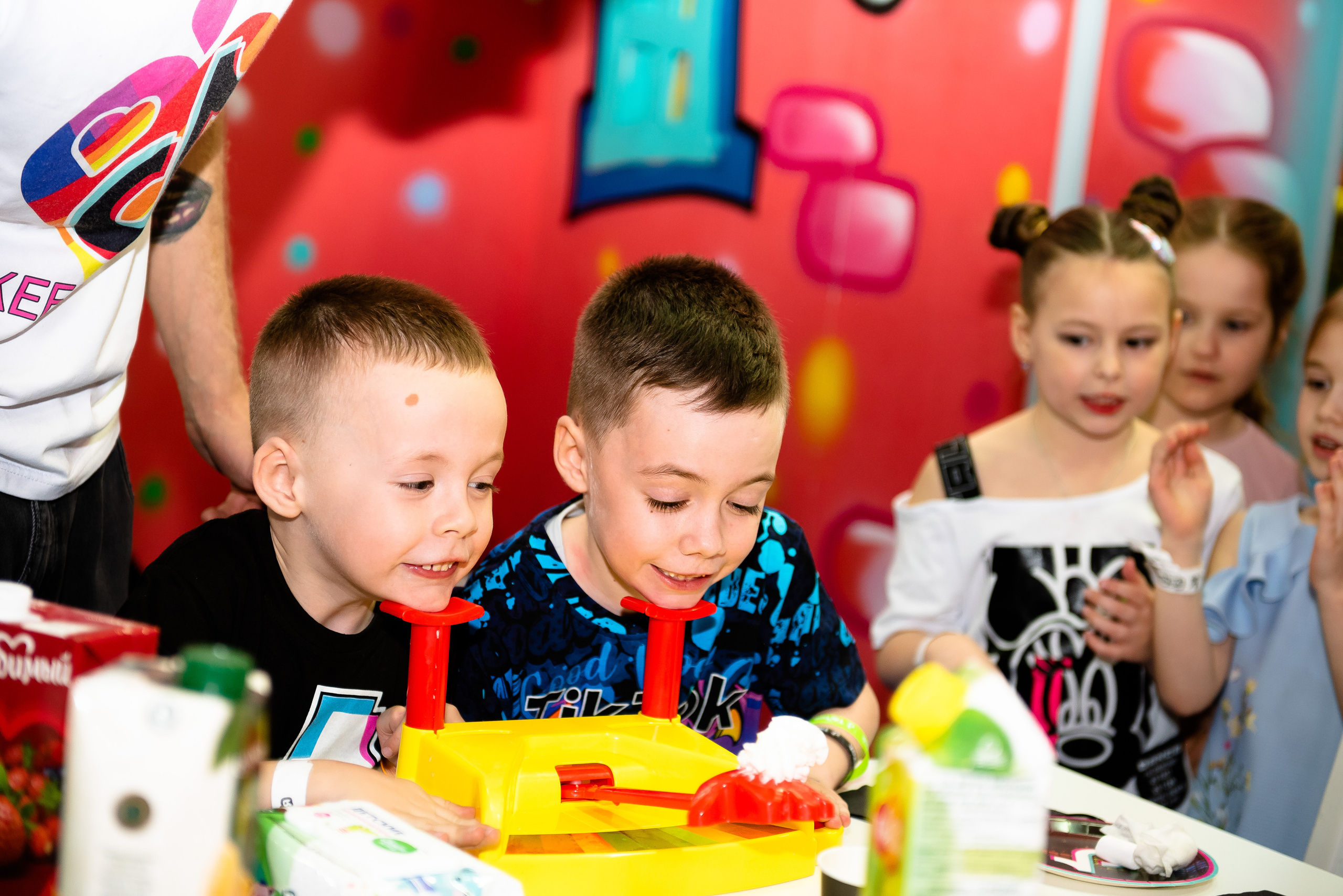 ДР Родиона в детском центре. Репортажный фотограф в Москве Alena Sfotkaet