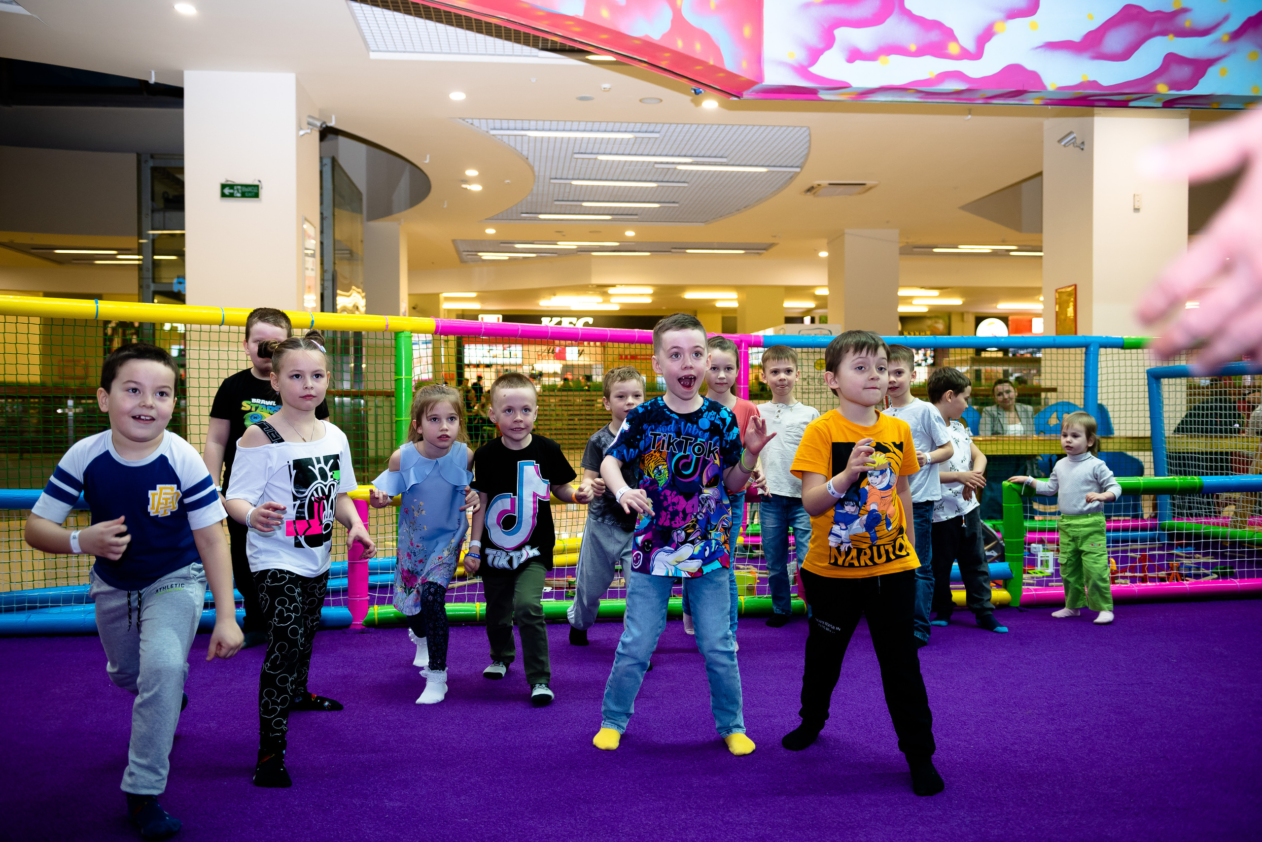 ДР Родиона в детском центре. Репортажный фотограф в Москве Alena Sfotkaet
