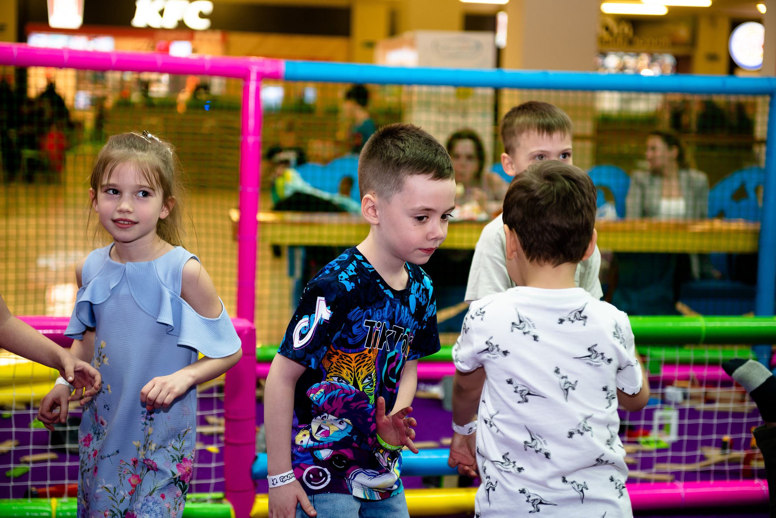 ДР Родиона в детском центре. Репортажный фотограф в Москве Alena Sfotkaet