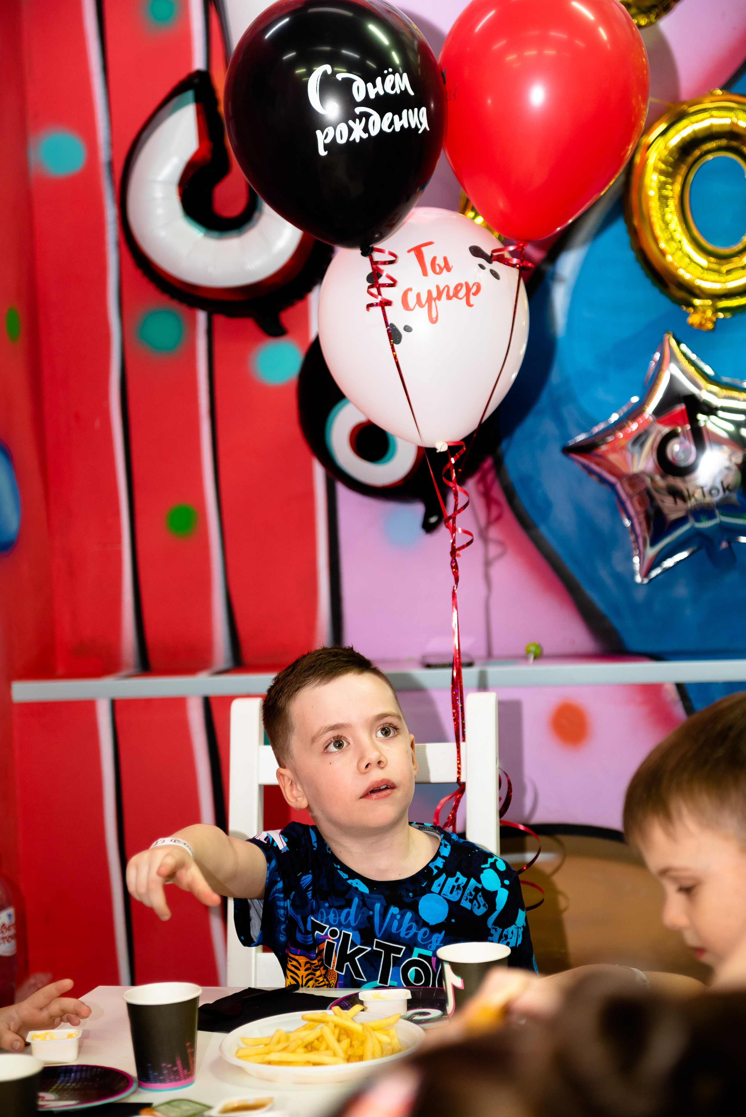ДР Родиона в детском центре. Репортажный фотограф в Москве Alena Sfotkaet