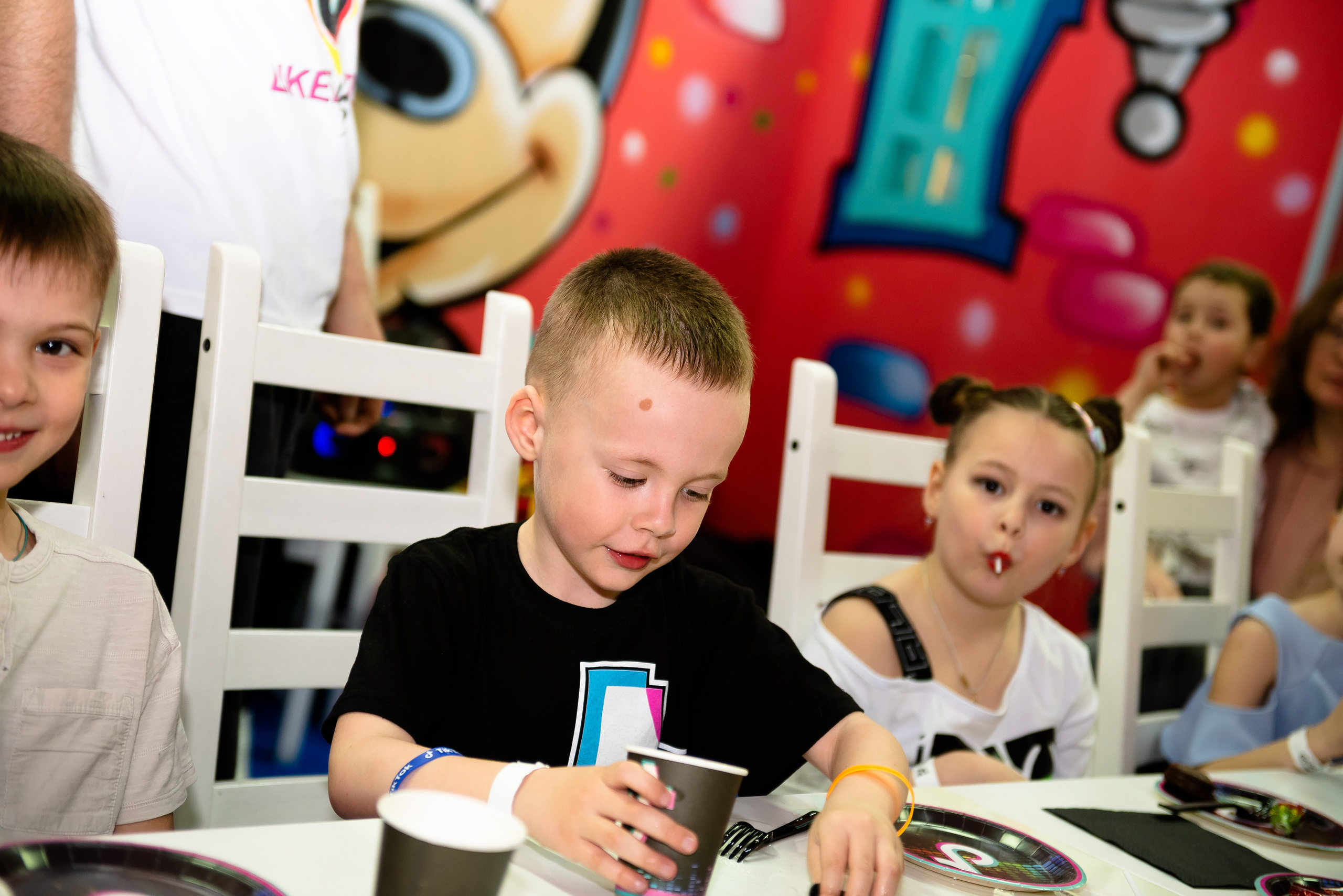 ДР Родиона в детском центре. Репортажный фотограф в Москве Alena Sfotkaet