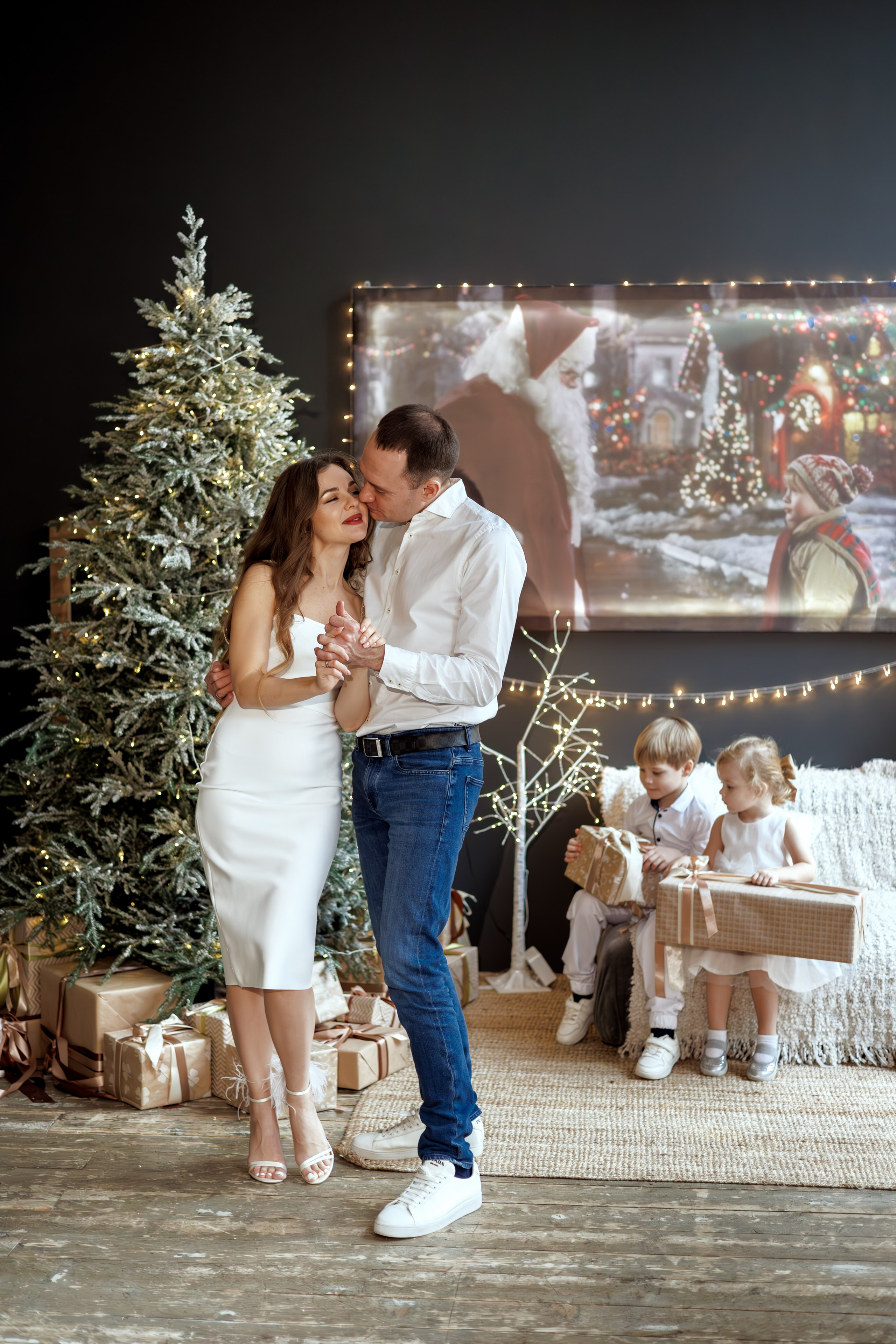 Новогодняя семейная фотосессия в студии FAMOUS (на Павелецкой). Свадебный и семейный фотограф в Москве и МО Елена Агапова