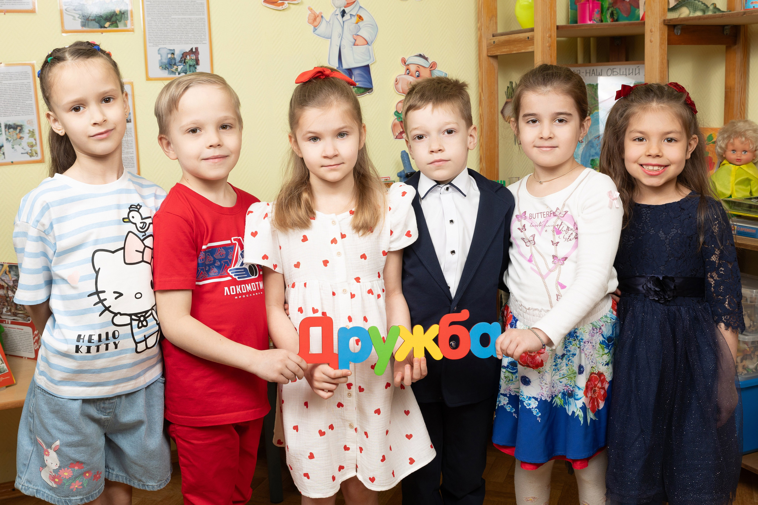 Групповые фотографии, фото с лучшим другом. Школьный и детсадовский фотограф Москва. Детский фотограф