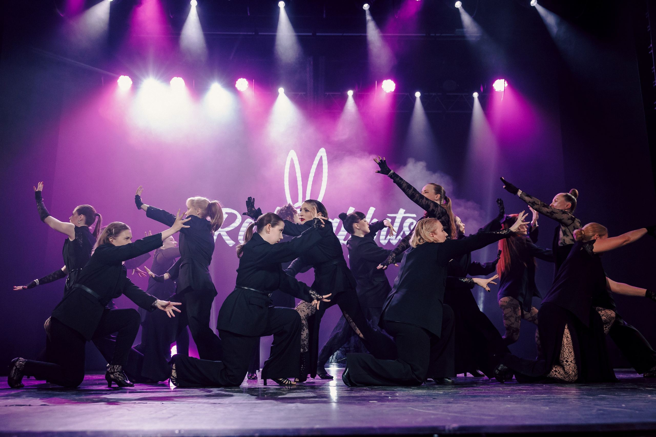 Отчётный концерт танцевальной школы «Red Rabbits» 2025. Лёшка Варзегов — фотограф