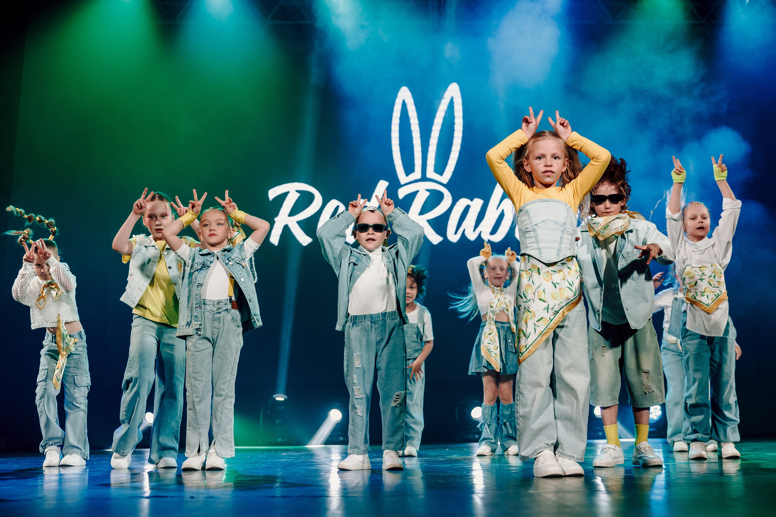 Отчётный концерт танцевальной школы «Red Rabbits» 2025. Лёшка Варзегов — фотограф