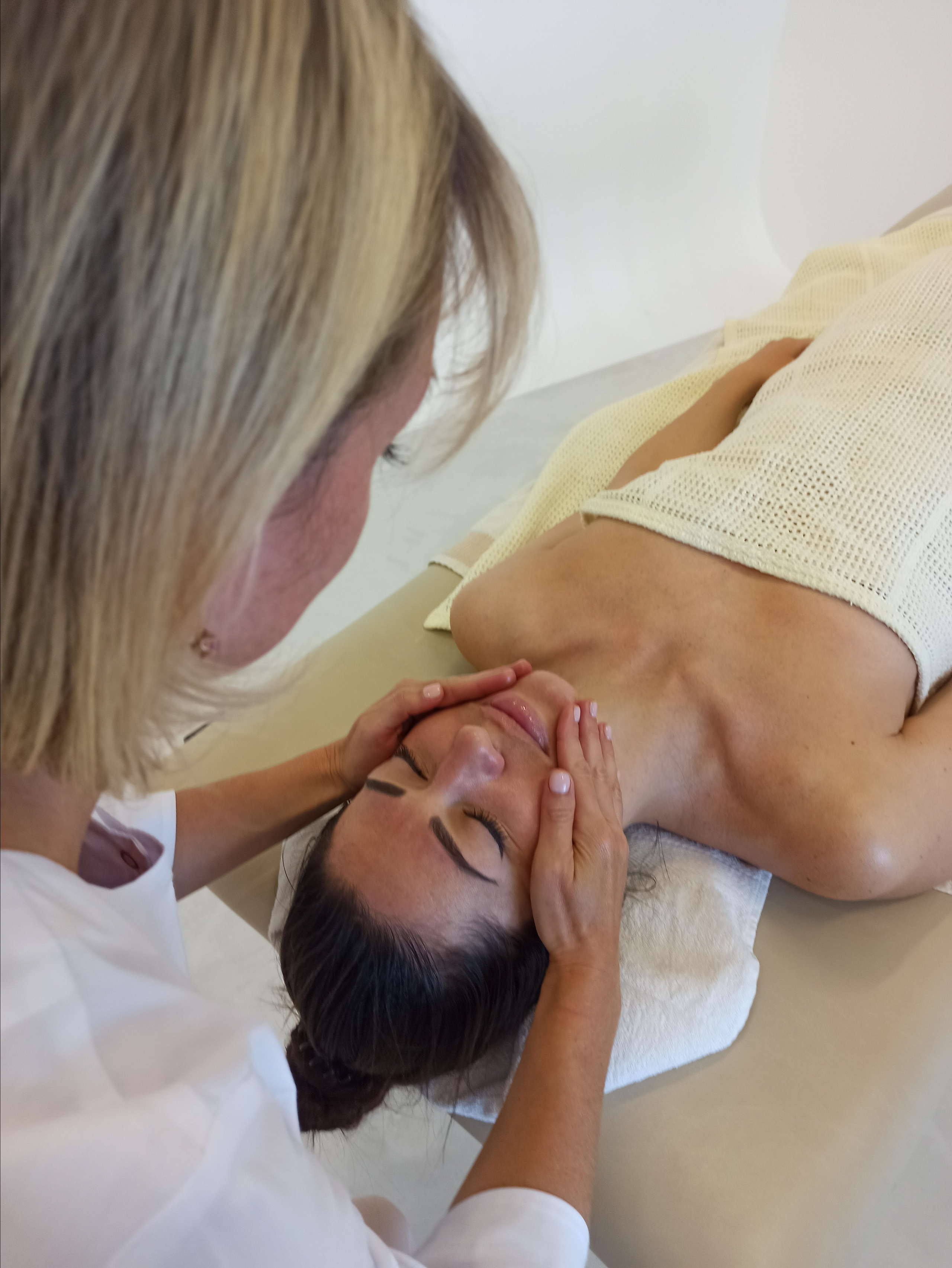 Контент съемка для мастера по массажу. Семейный и репортажный фотограф в Москве Оксана Шилова