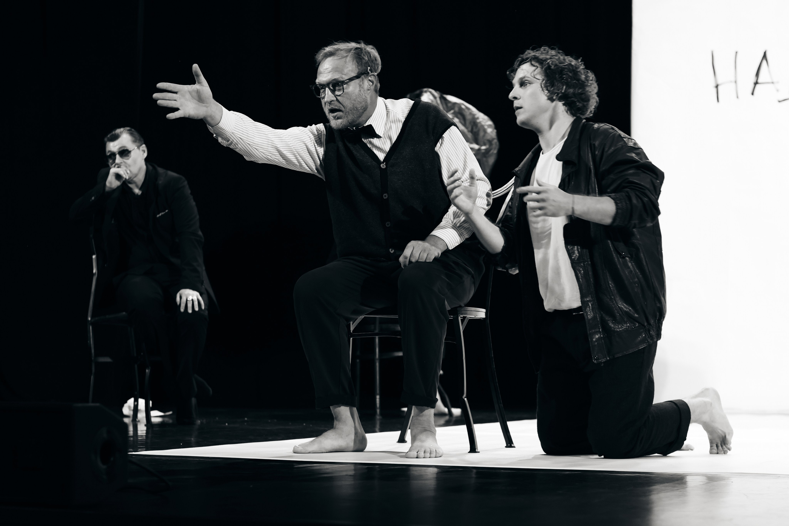 Спектакль «Забыть Герострата» (серия — монохром), Театр «Сначала-Сначала театр». Наталья Алексеенко. Фотохудожник в Москве. Репортаж, портрет, стрит