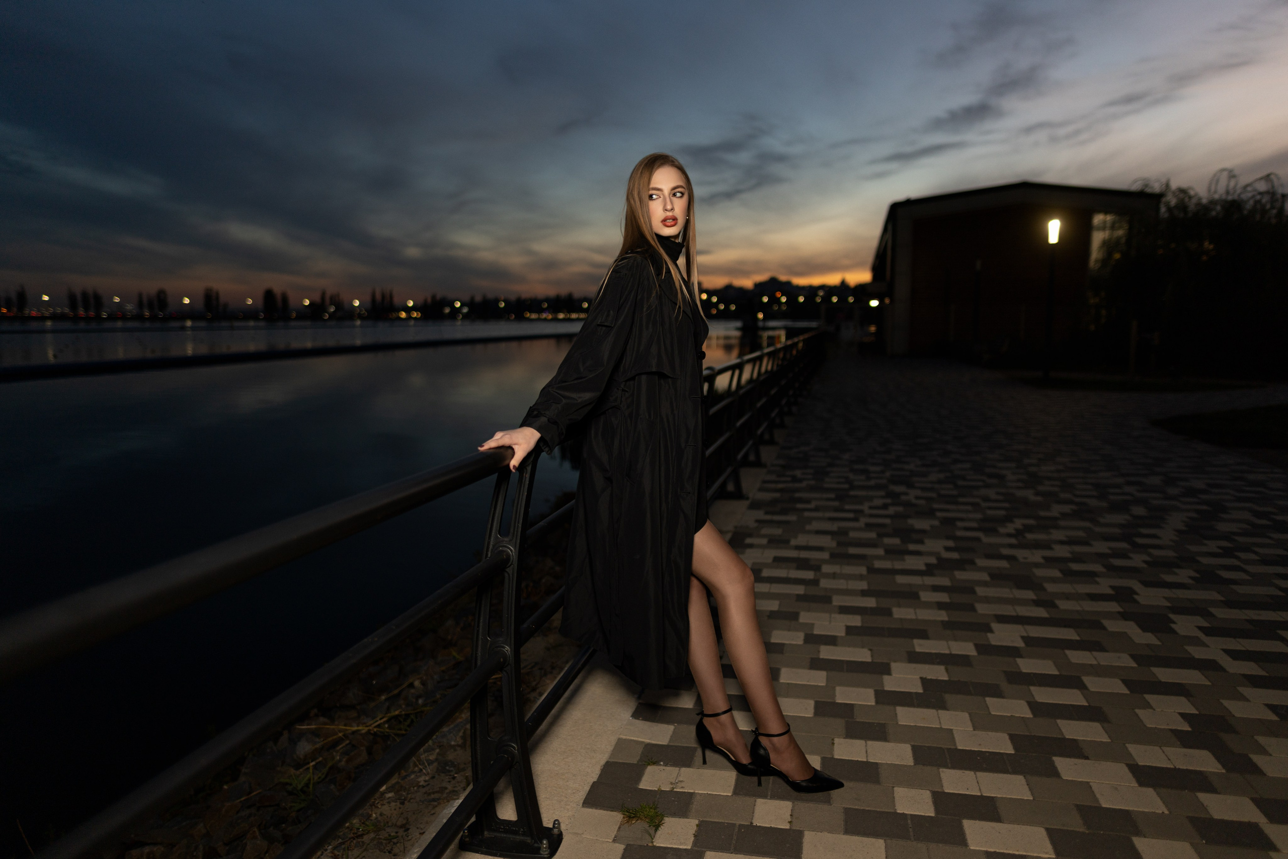 Вечерняя съемка с Ксенией на улице с импульсным светом для «себя». Дмитрий Шульгин, портретный фотограф в Воронеже