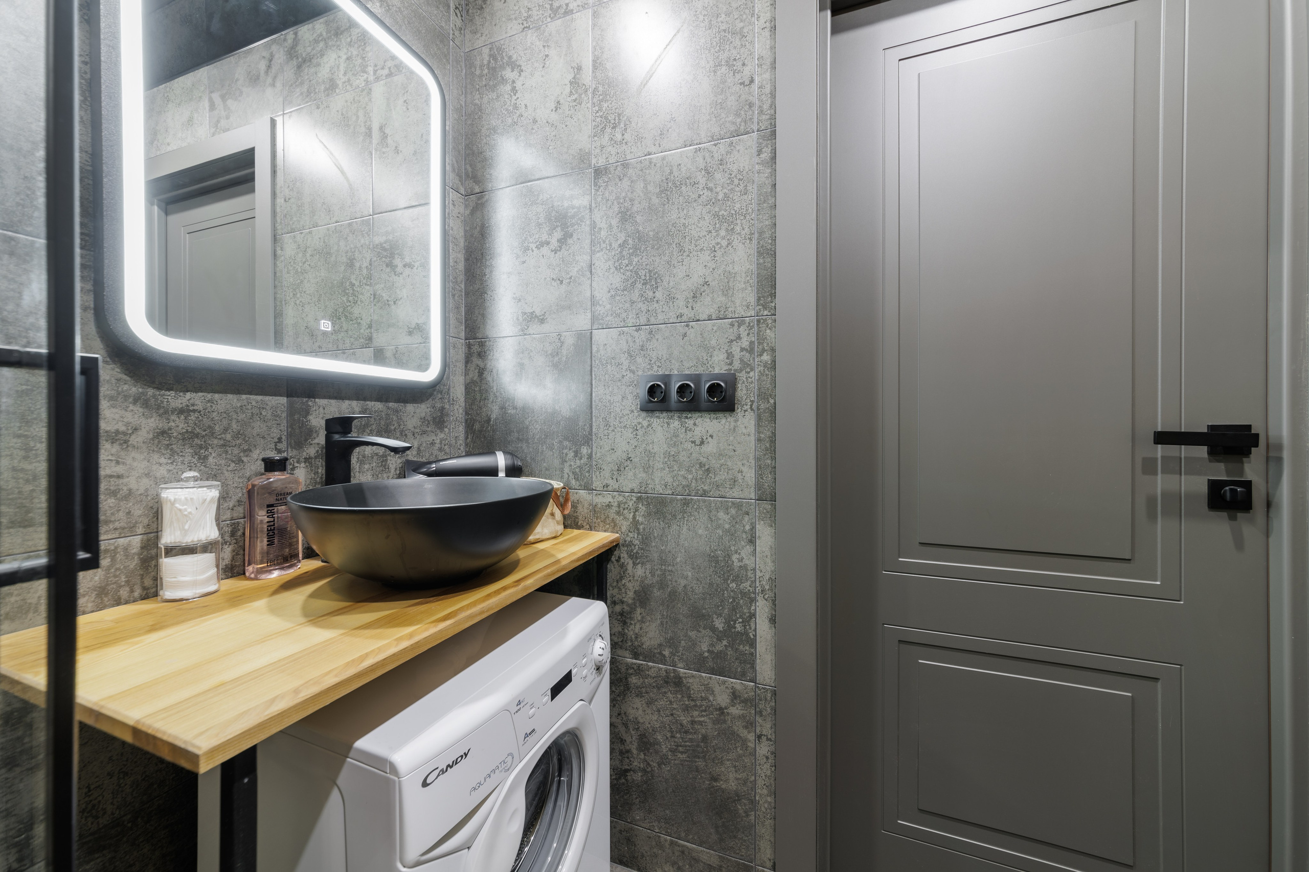 Студия, Полтавская ул