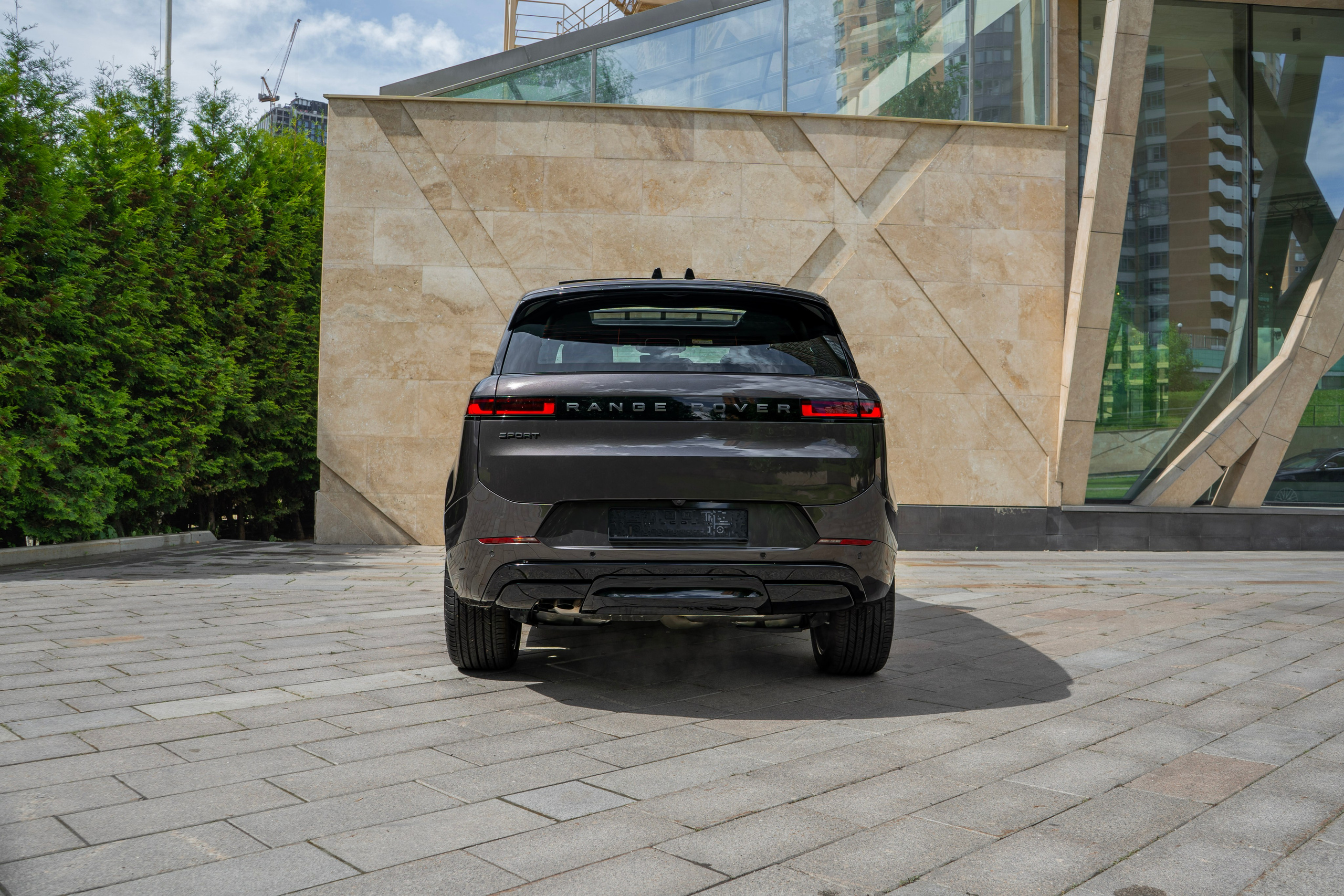 Range Rover Sport 2026. Автомобильный фотограф Ногинск Денис Городок
