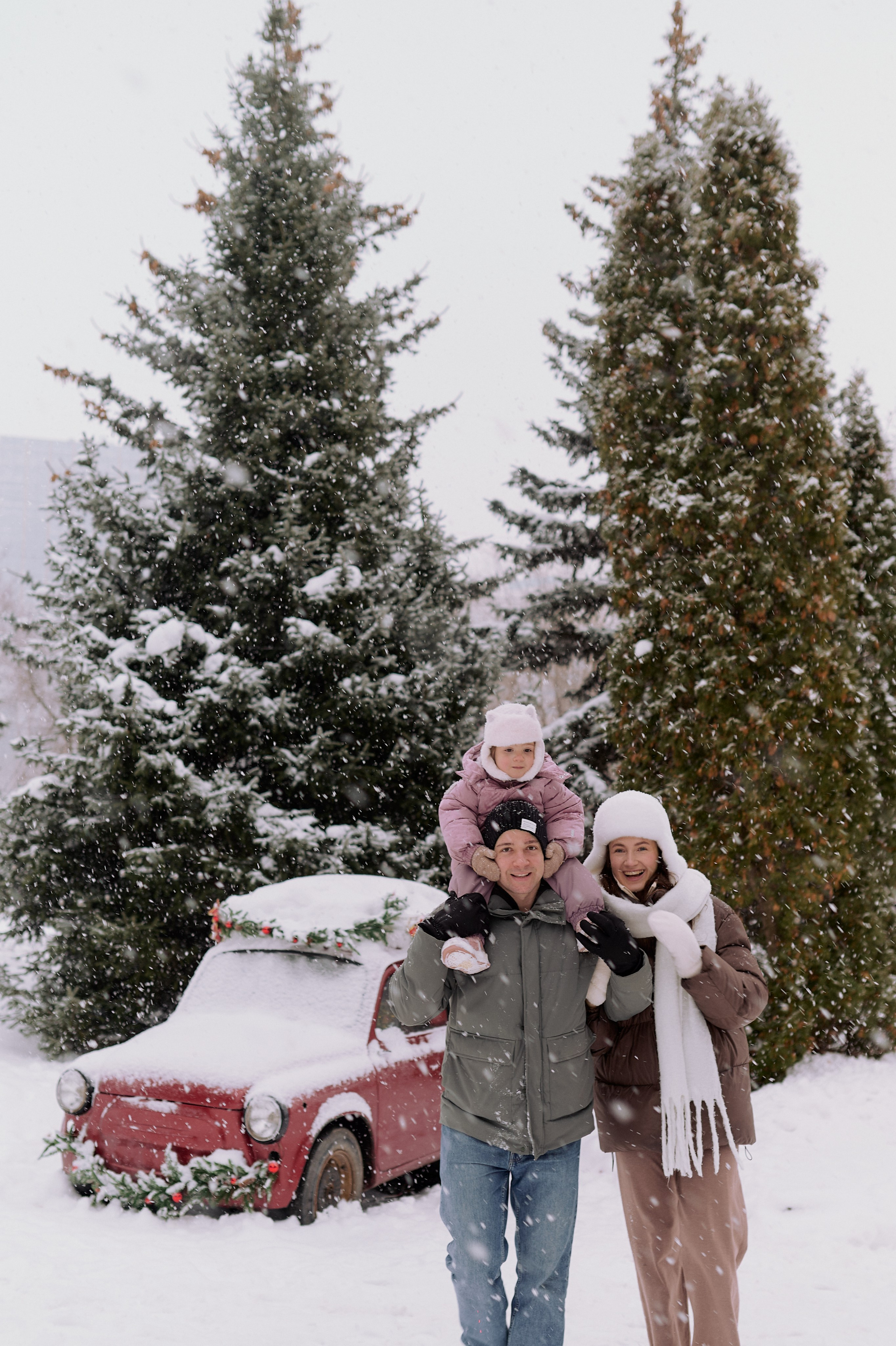 Андрей, Леся и Василиса в снежном парке. Семейный и свадебный lifestyle-фотограф в Москве Мария Петрова