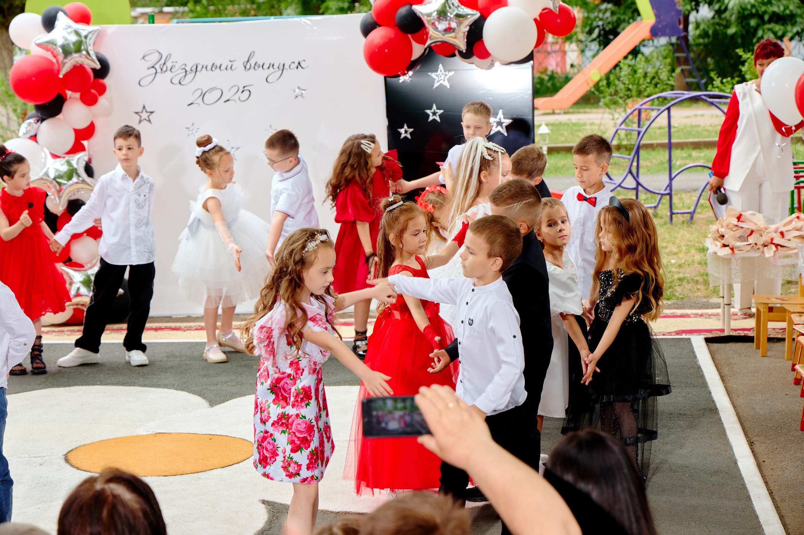 Выпускной 45 сад. Фотограф Выпускные альбомы Таганрог Сергей Коробченко