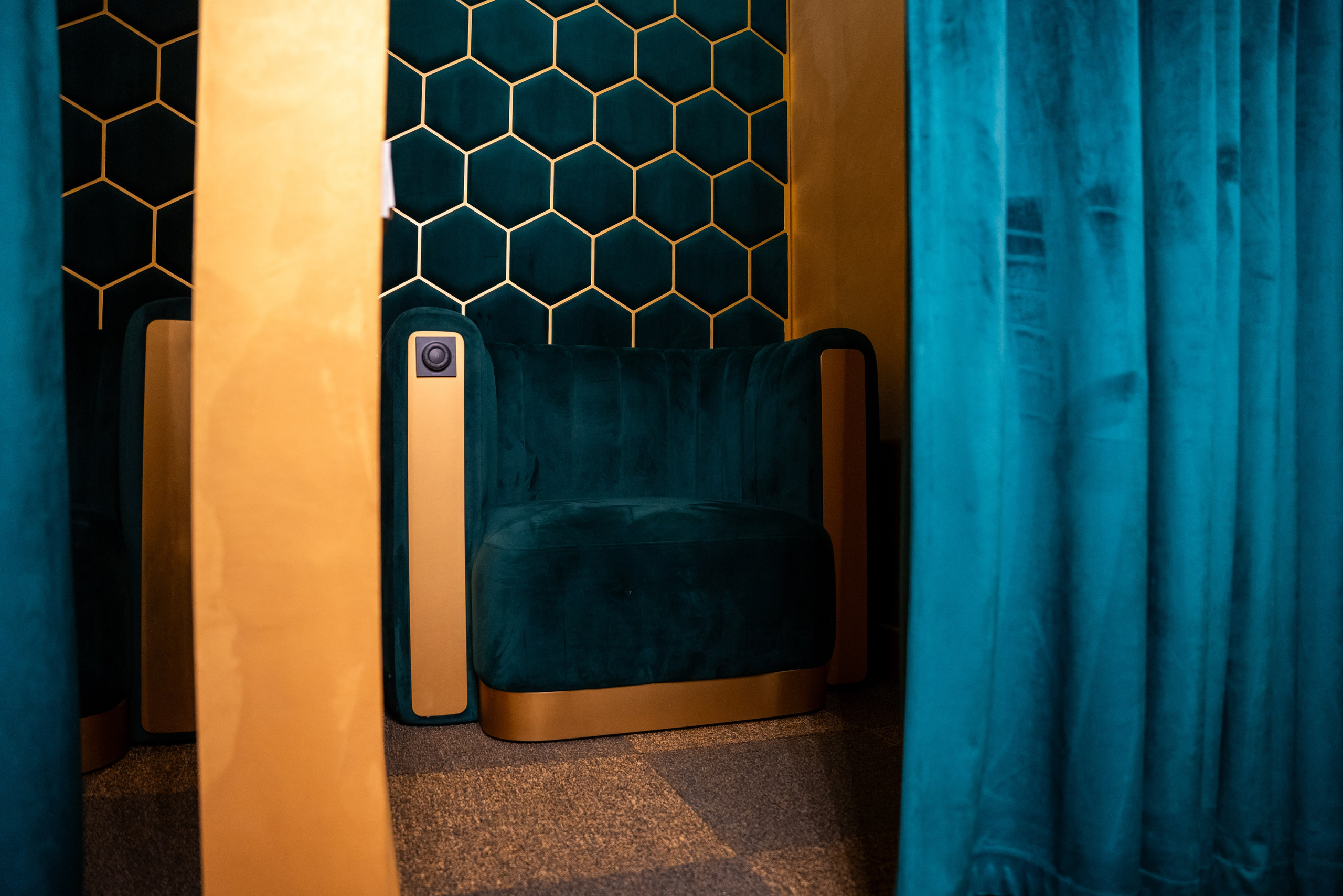 Фотосъемка интерьера стриптиз-клуба Hefner — элитный клуб Краснодара. Интерьерная фотосъемка клуба Hefner в Краснодаре — профессионально. Шедевры для Вас! Фотограф и Видеограф в Краснодаре Пахиев Руслан