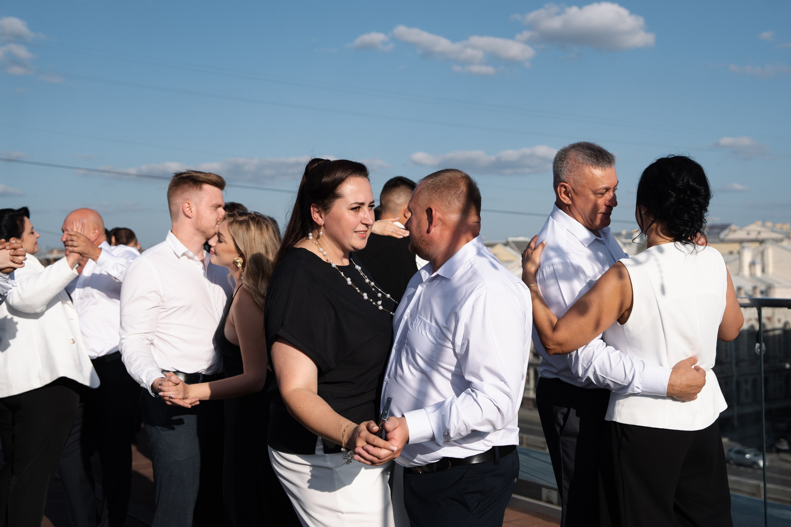 Виктория & Роман. Камерная городская свадьба в видовом ресторане в стиле современная классика. Свадебный фотограф организатор в Санкт-Петербурге Ассоль Опарина