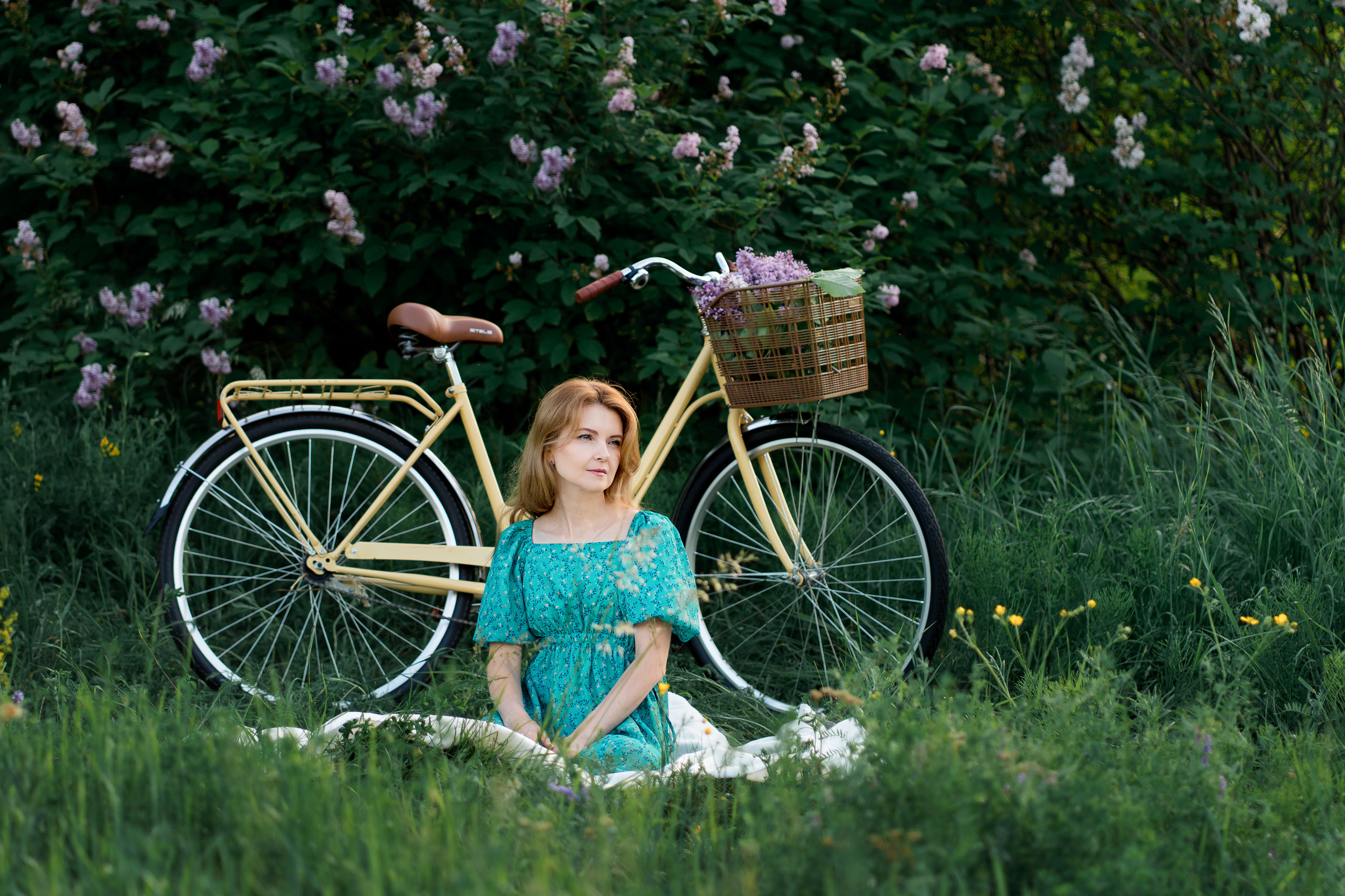 Фотосессия с велосипедом и сиренью. Анастасия Подольская: фотограф из Иркутска