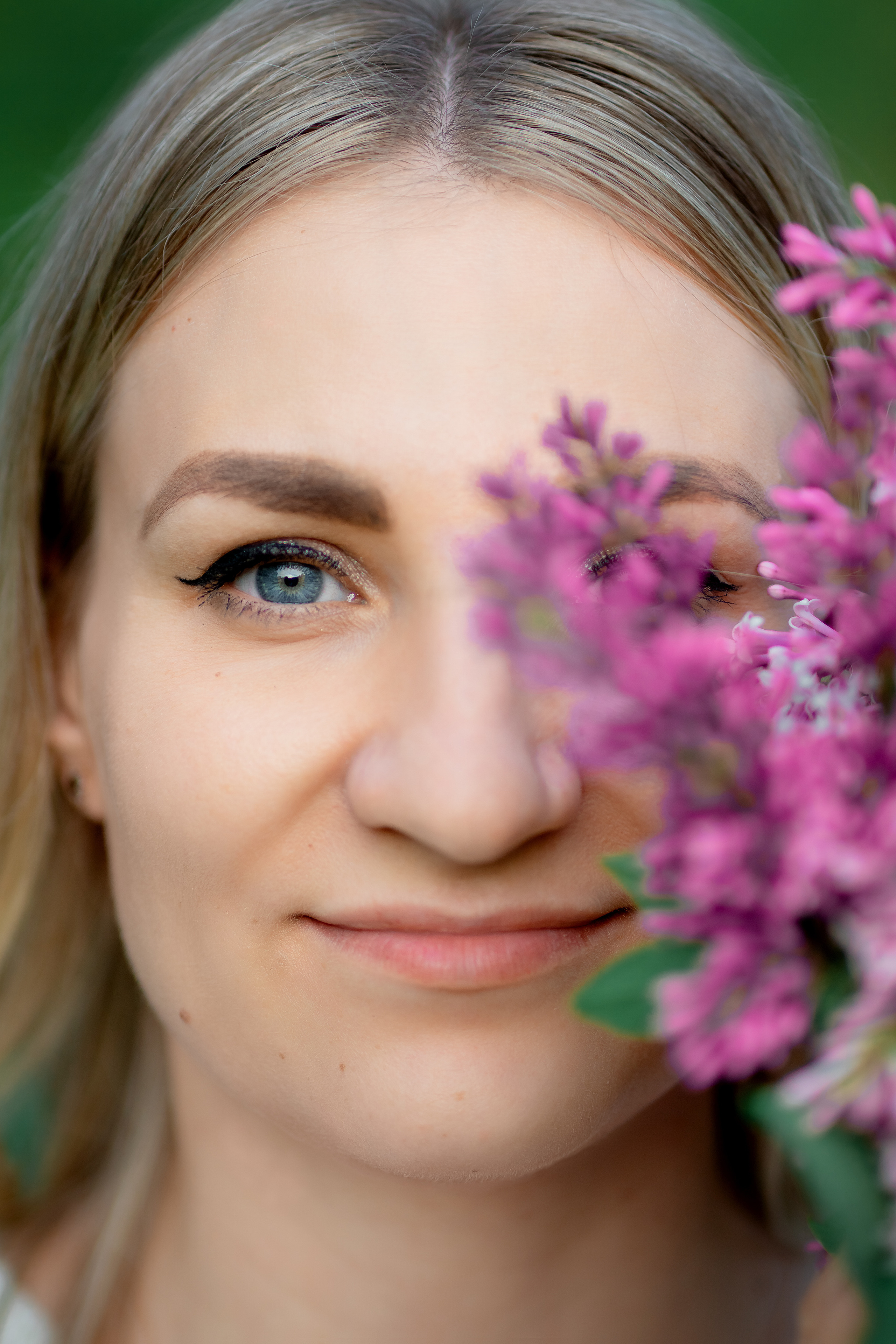 Женский портрет в цветущей сирени. Анастасия Подольская: фотограф из Иркутска