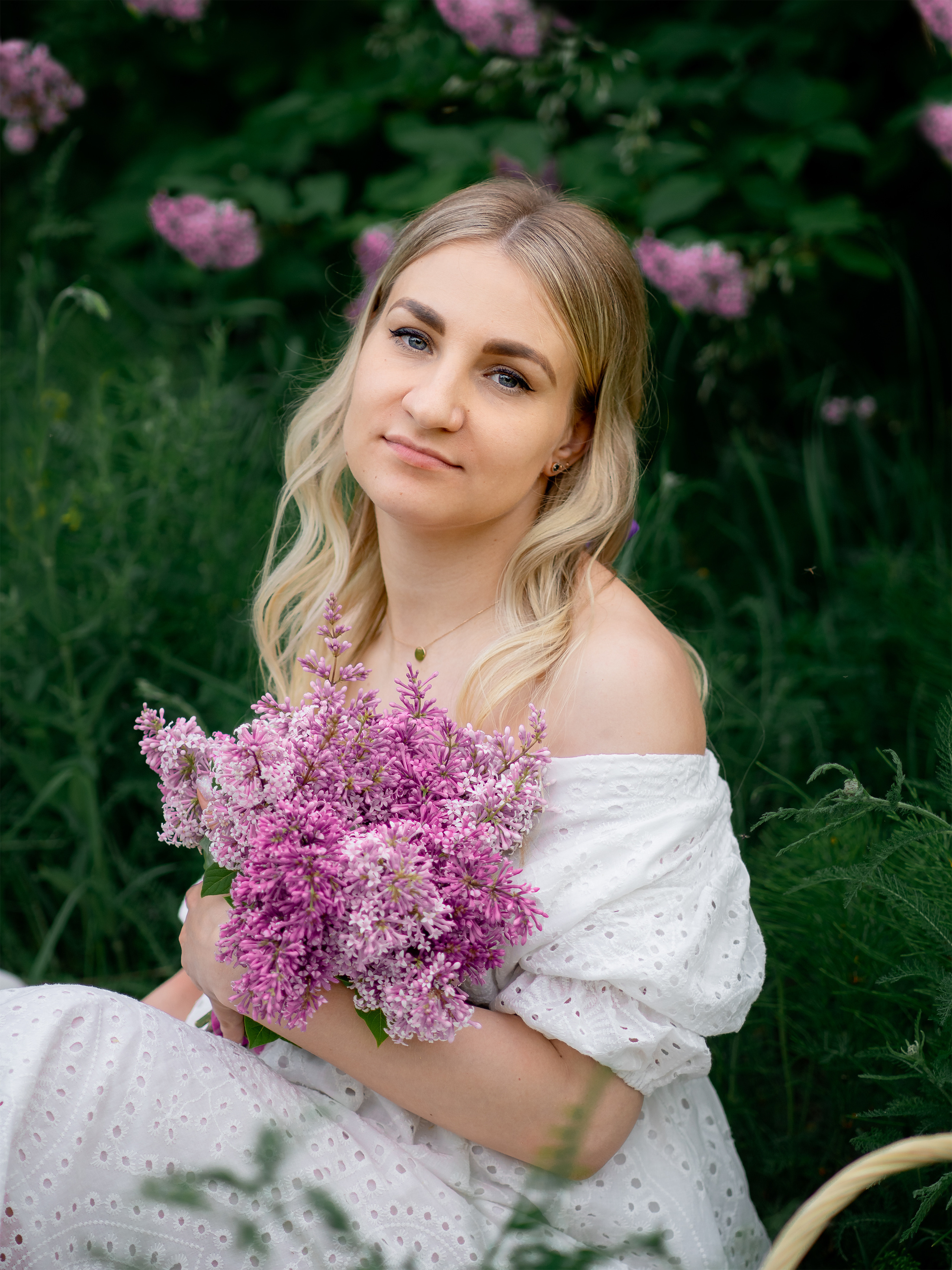 Женский портрет в цветущей сирени. Анастасия Подольская: фотограф из Иркутска