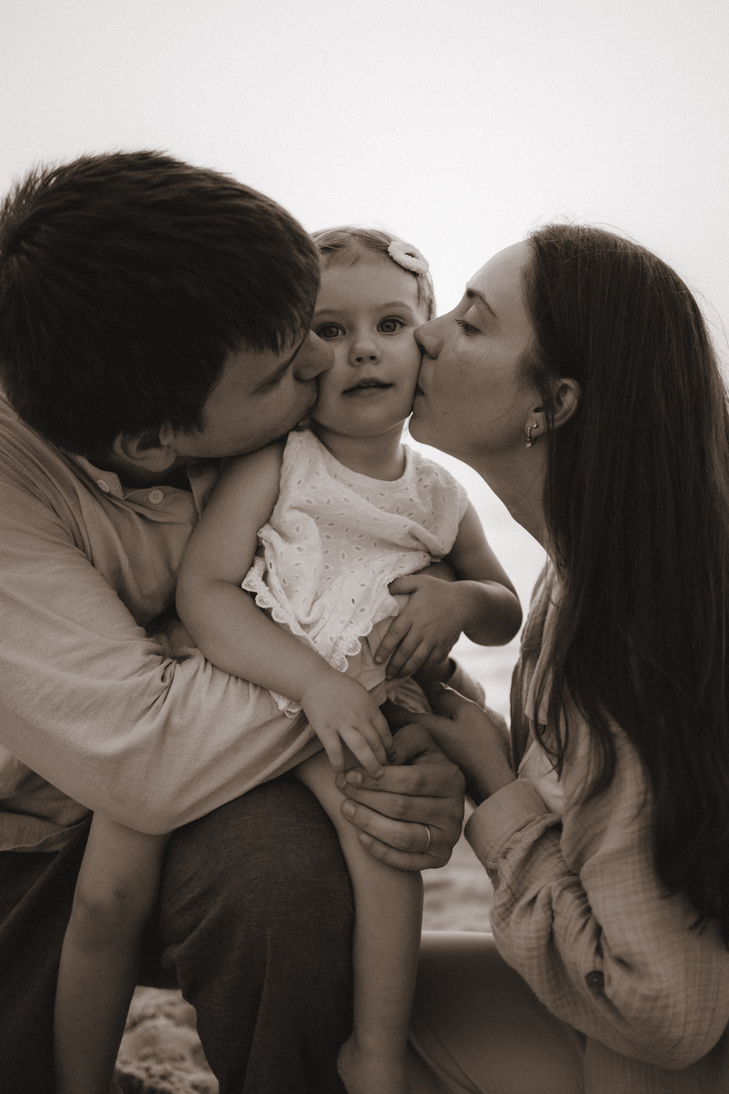 Family lifestyle outside. Family photographer Daria Ugolkova