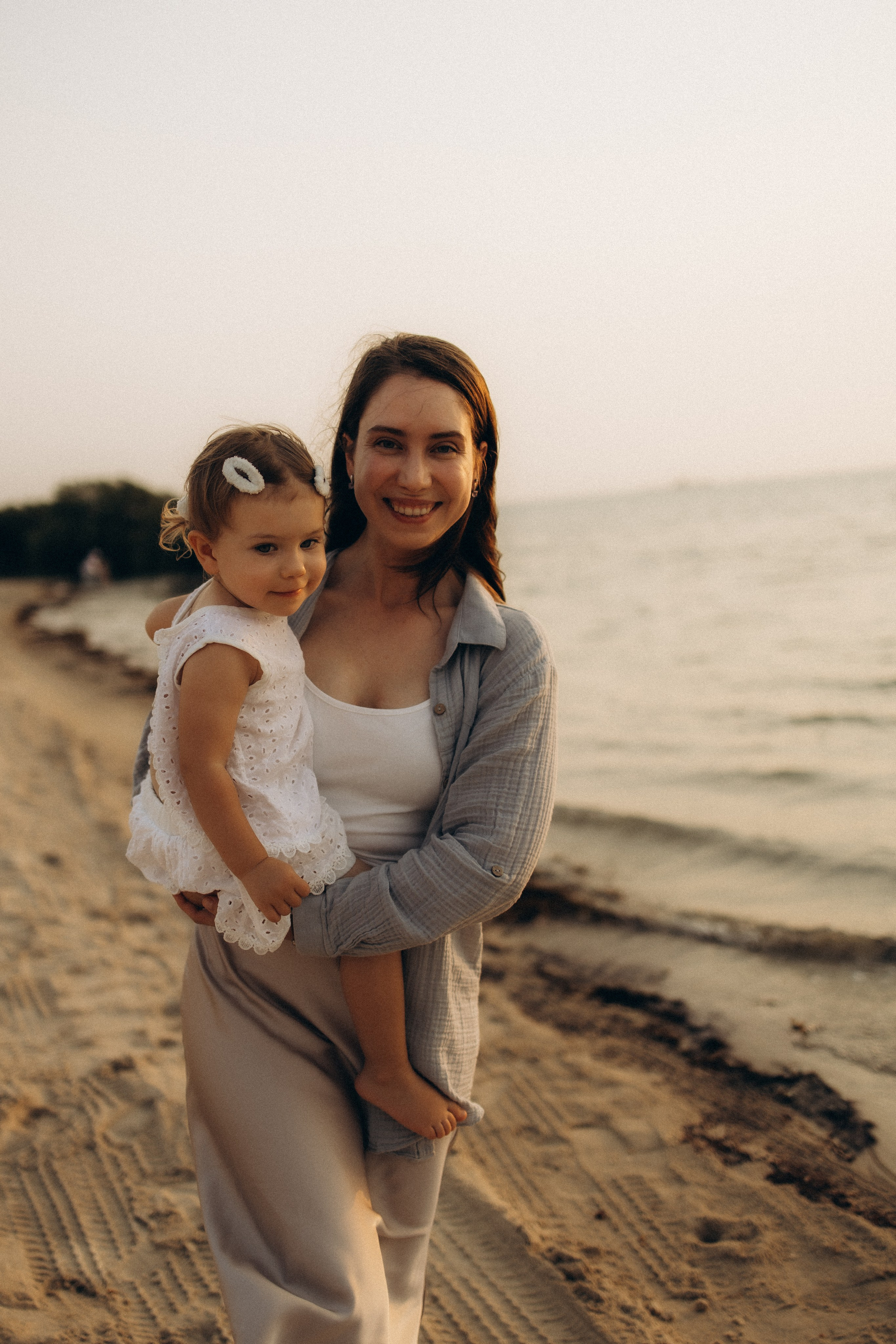 Family lifestyle outside. Family photographer Daria Ugolkova