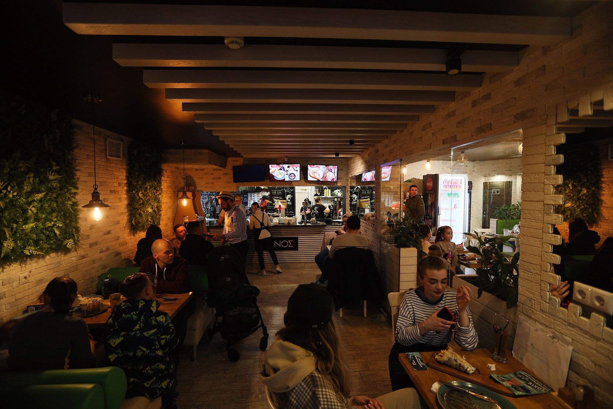 20 лет кафе Энос (без коррекции). Professional photographer in Sochi Victoria Joy. Teaching Photography