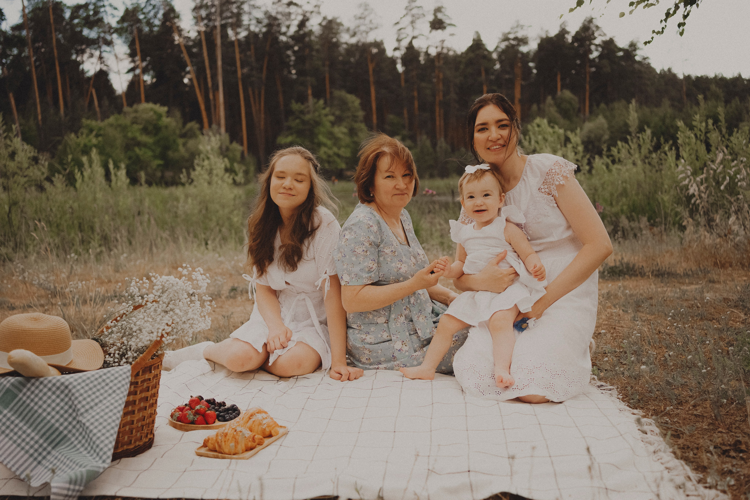 Семейная фотосессия по случаю годика маленькой Зайнаб. Фотограф Анна Кузнецова | Казань | Красная Поляна, Сириус, Сочи