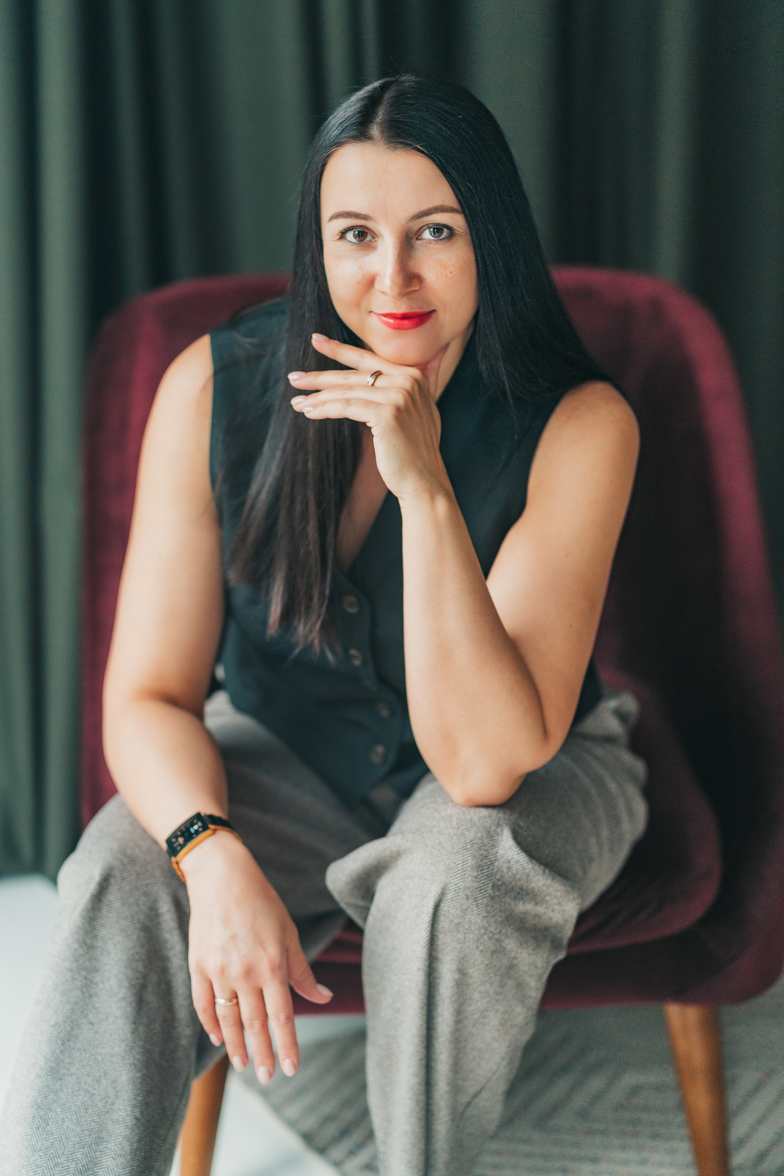 Женский портрет. Школьные альбомы и альбомы для детского сада. Юлия Осипова. Москва