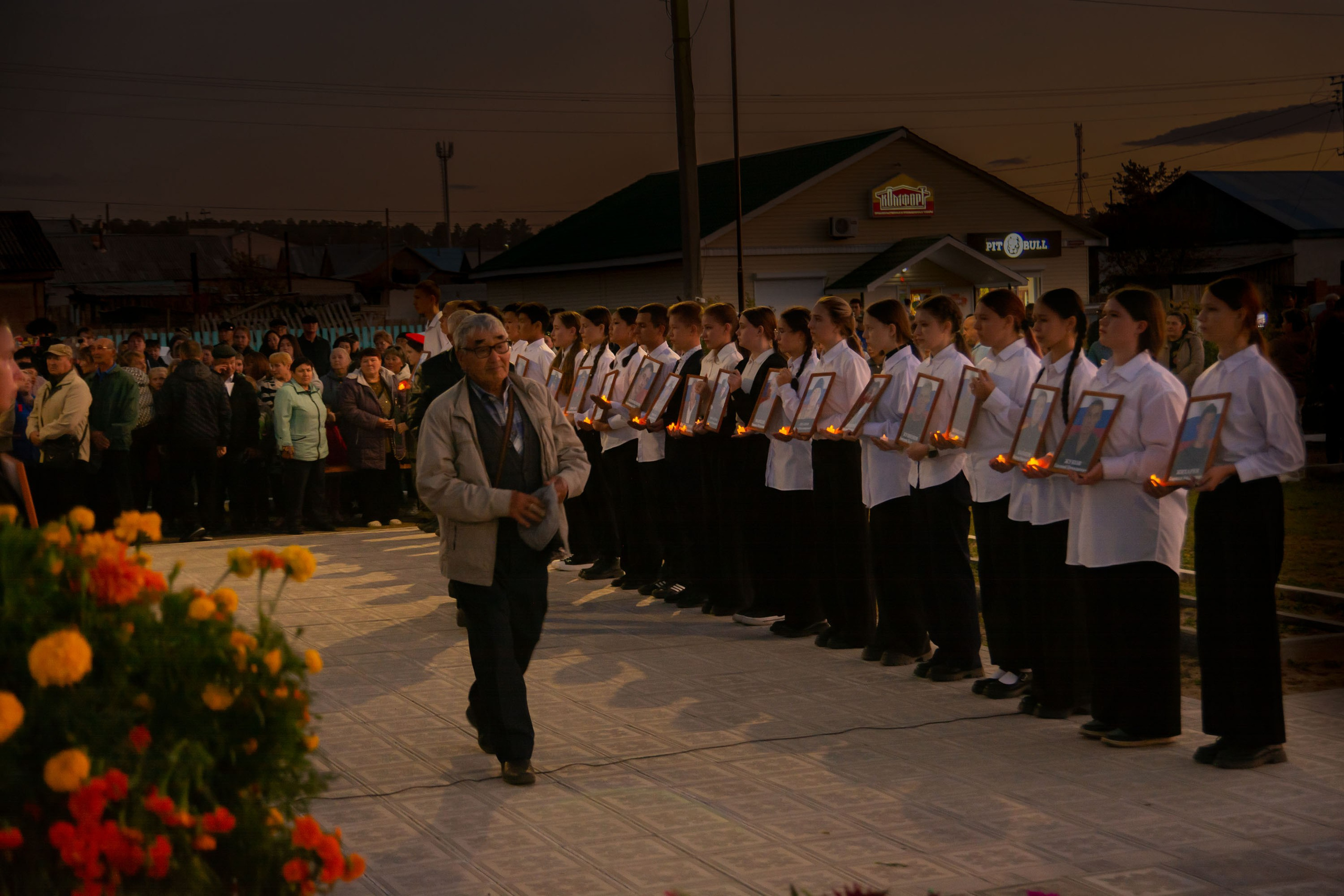Открытие Памятника. Фотограф широкого профиля Чита-Цасучей