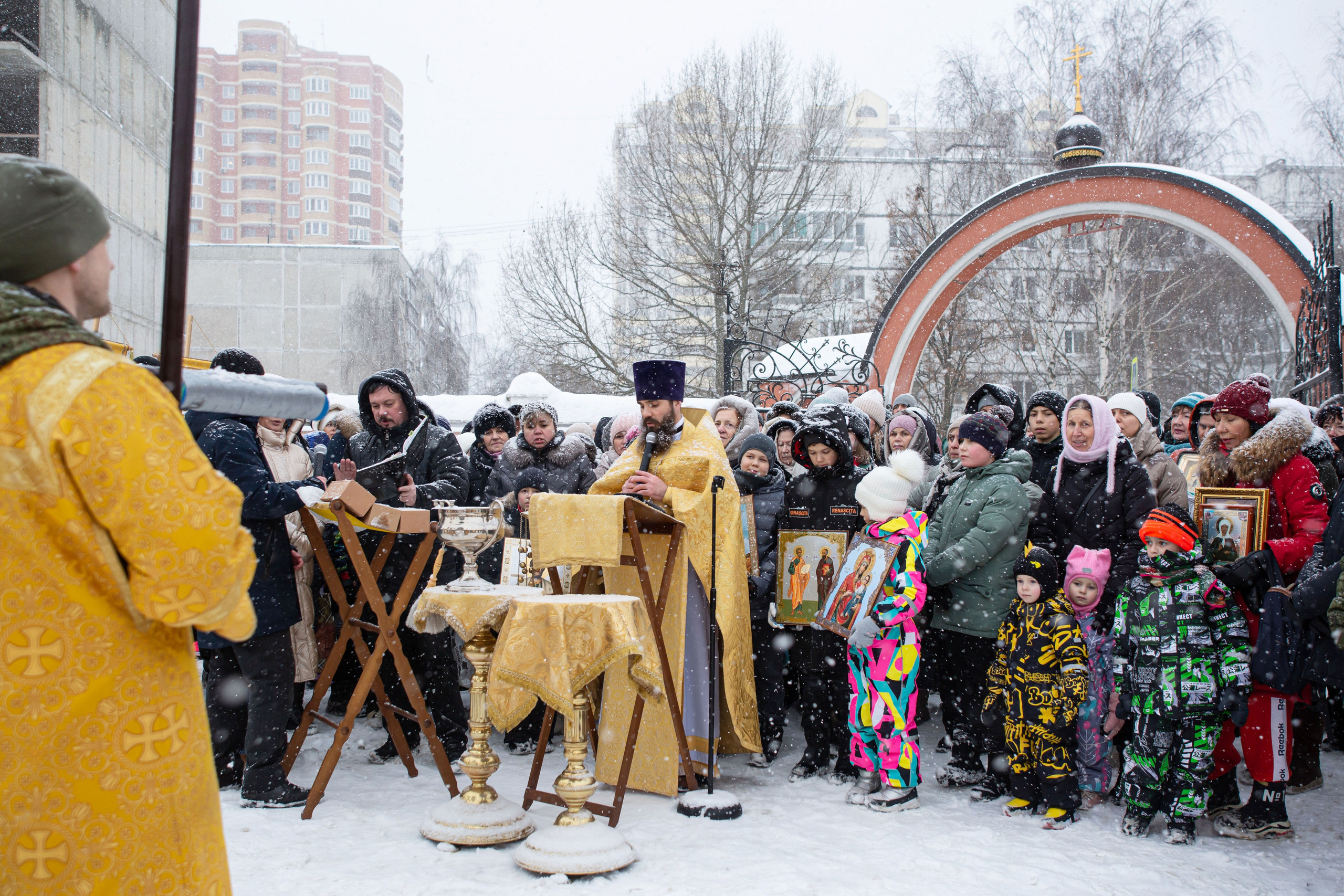 Крестный ход по д. Островцы Раменского городского округа. Семейный и детский фотограф Анна Петракова