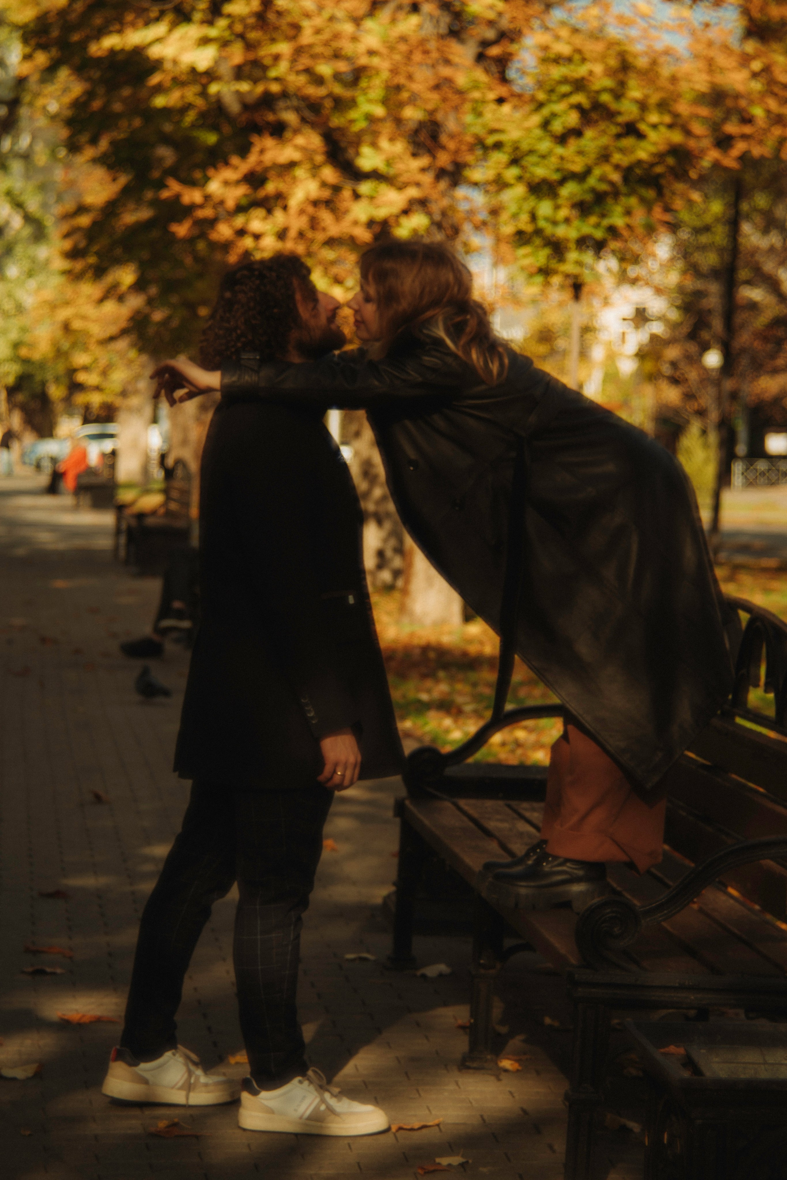 Фотосъёмка влюбленных в осеннем городе