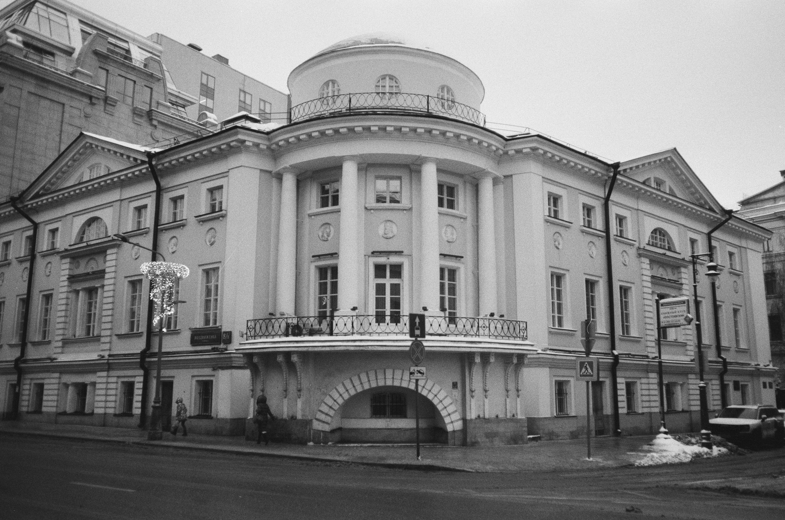 Воздвиженка / Voigtlander Bessa-T — Ultron 28 mm f2 / Fomapan 400 BW