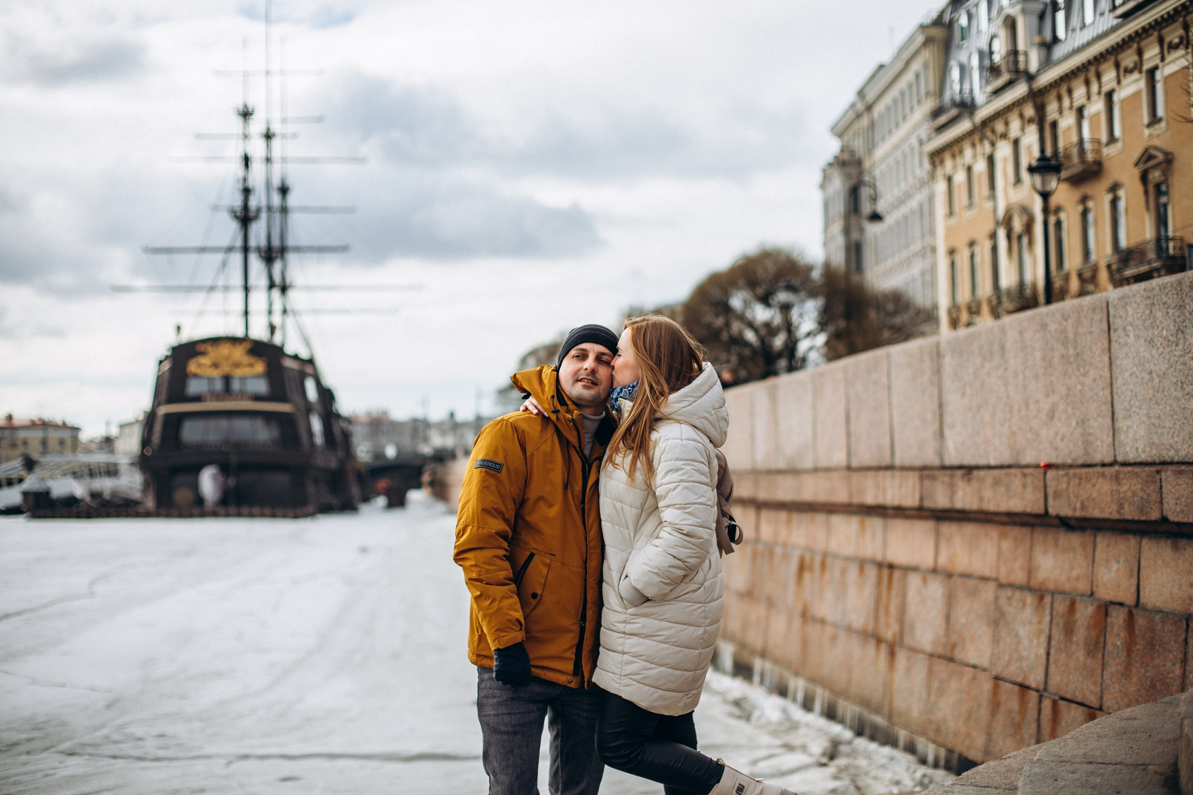Виктор и Марина в марте. Фотопрогулка в Петербурге. Индивидуальный и семейный фотограф в Санкт-Петербурге