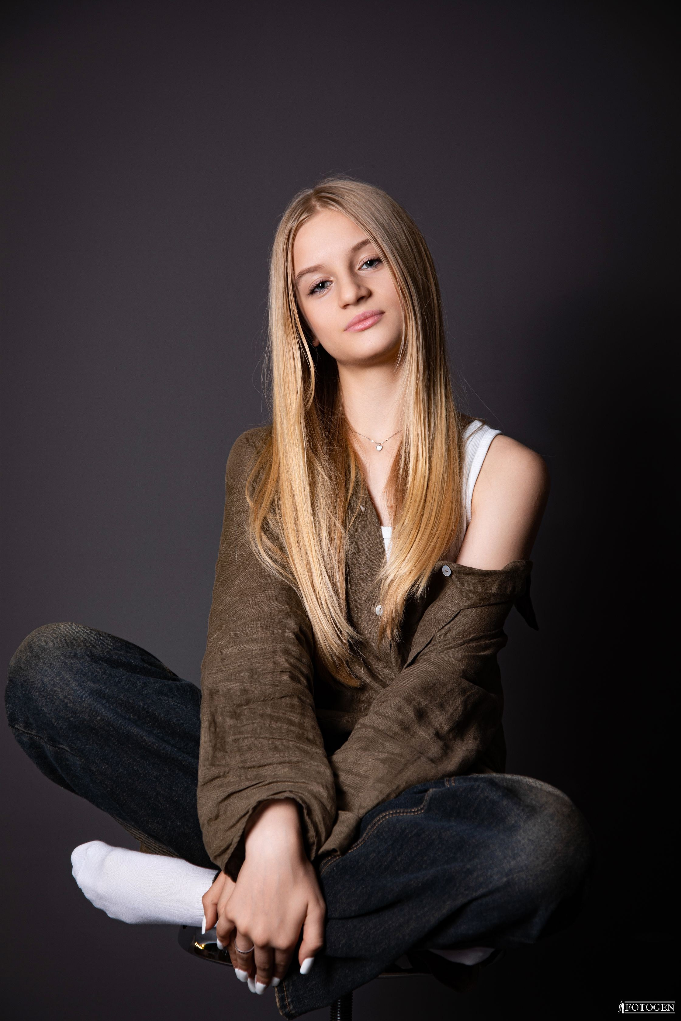 Фотосессия Девочек до 14 лет в Интерьере — Fotogen. Интерьерная фотостудия FOTOGEN г. Краснодар