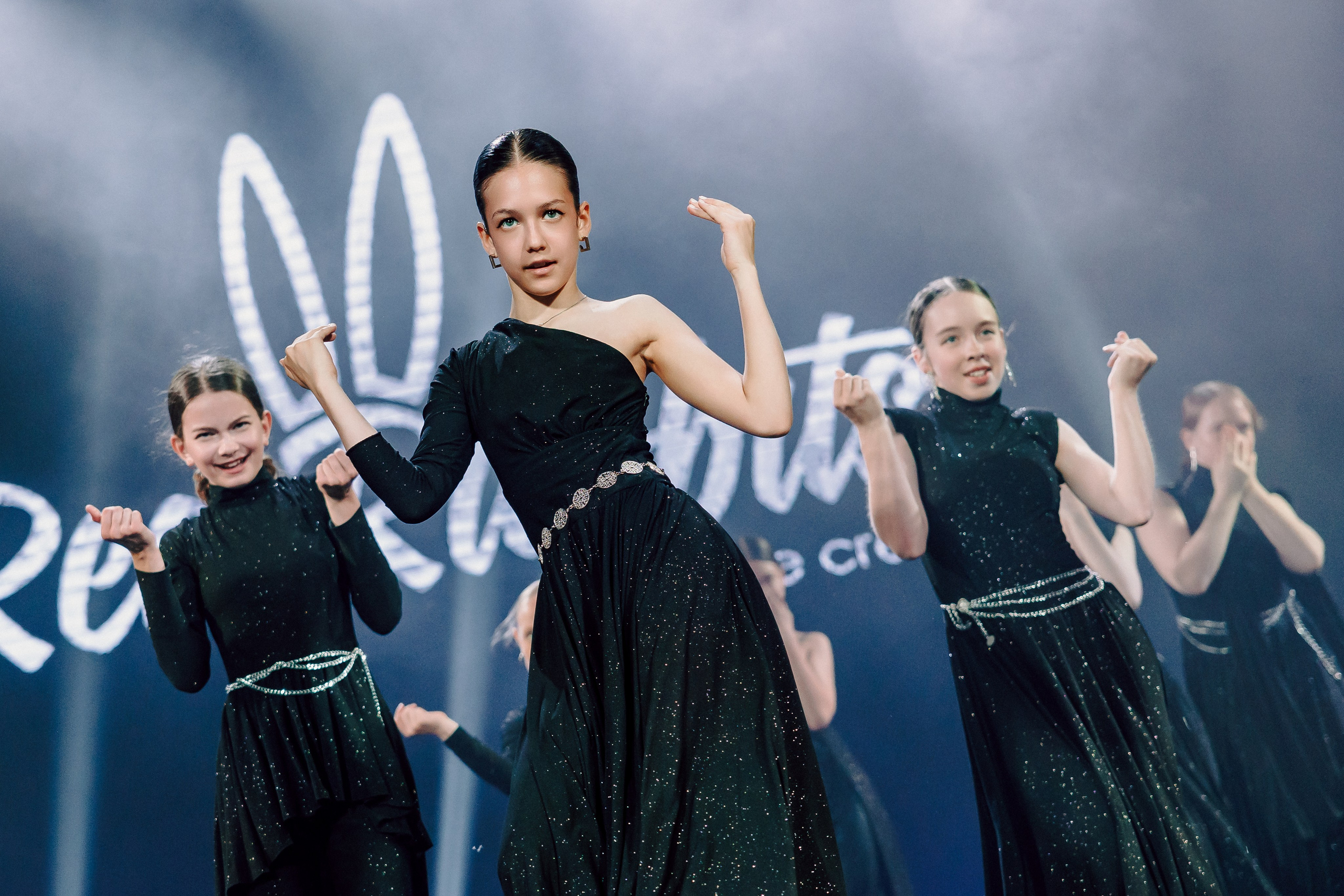 Отчётный концерт танцевальной школы «Red Rabbits» 2025. Лёшка Варзегов — фотограф