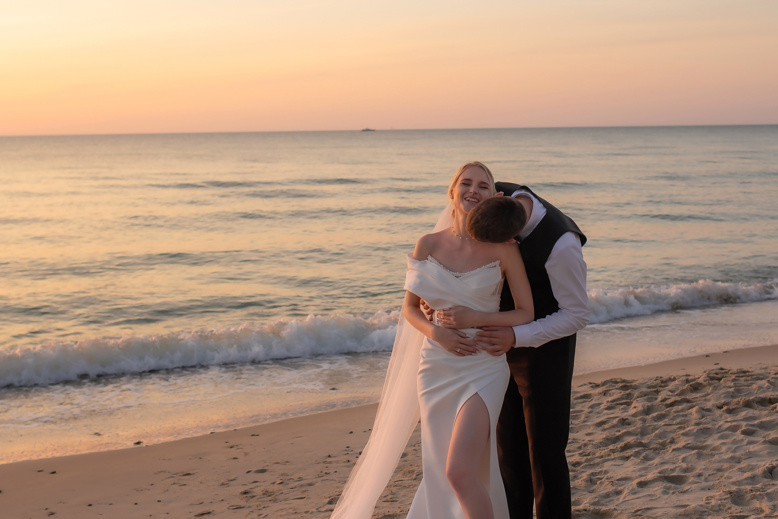 Александра и Влад. На закате. Фотограф в Калининграде Решетникова Алина