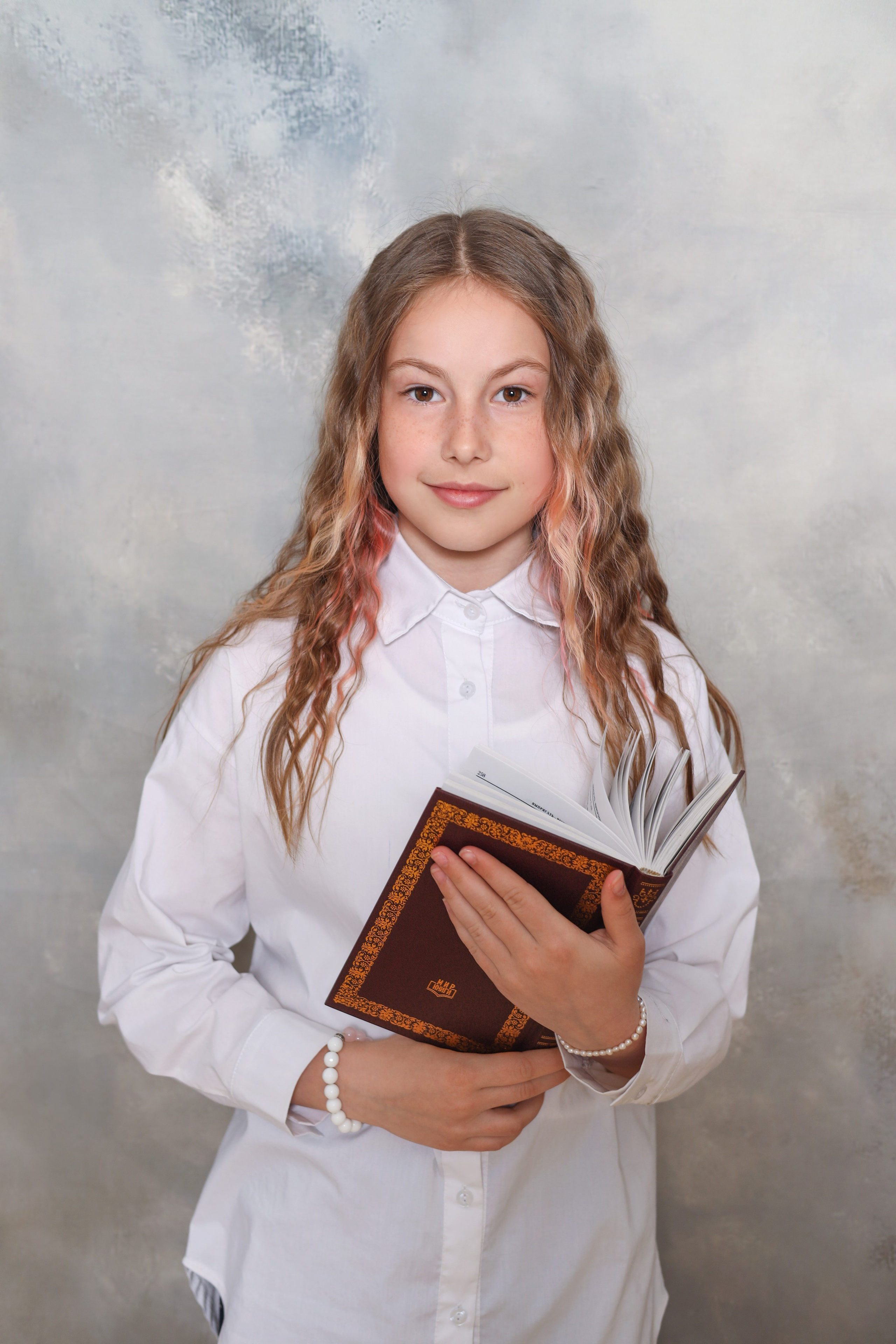 Фон Бежевый. Фотостудия «Стремянка».Фотосессии в детских садах и школах