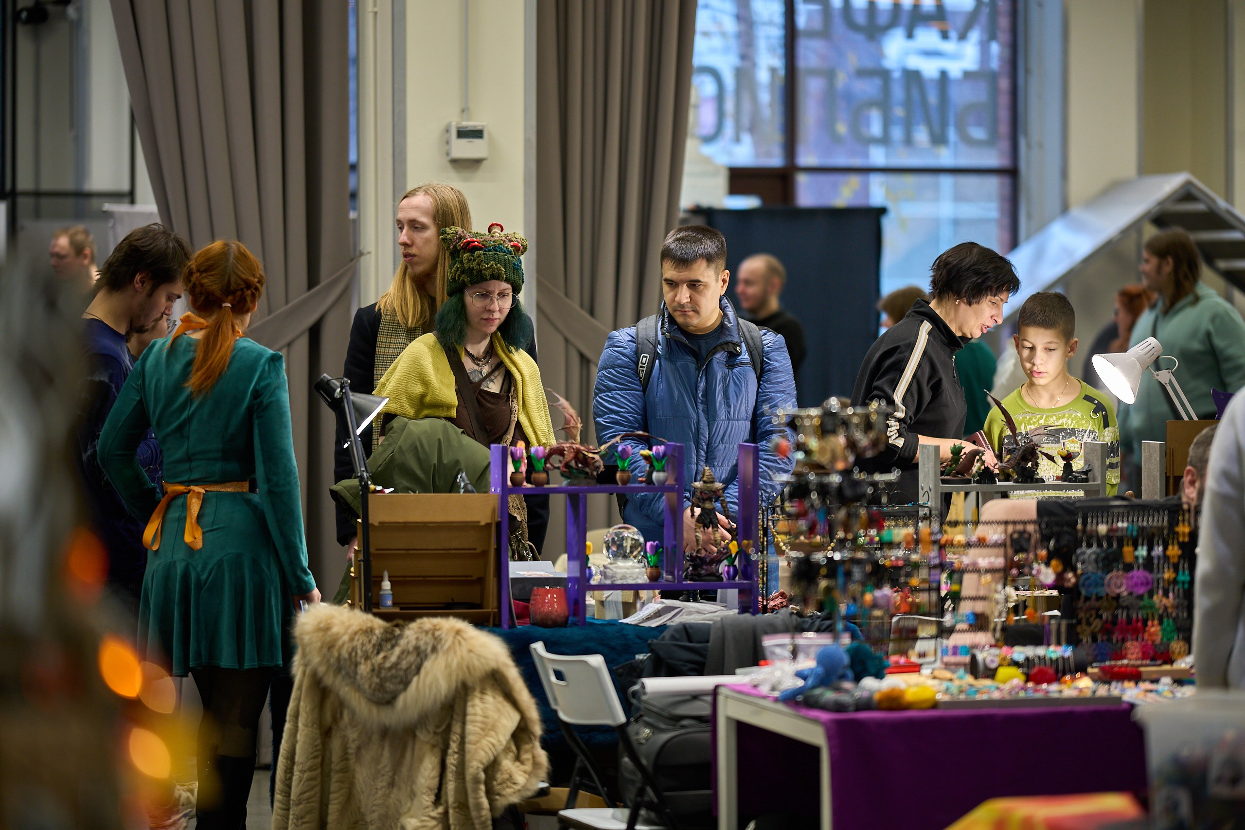 Тут столько экшена, но внимание привлекла грибошапка.