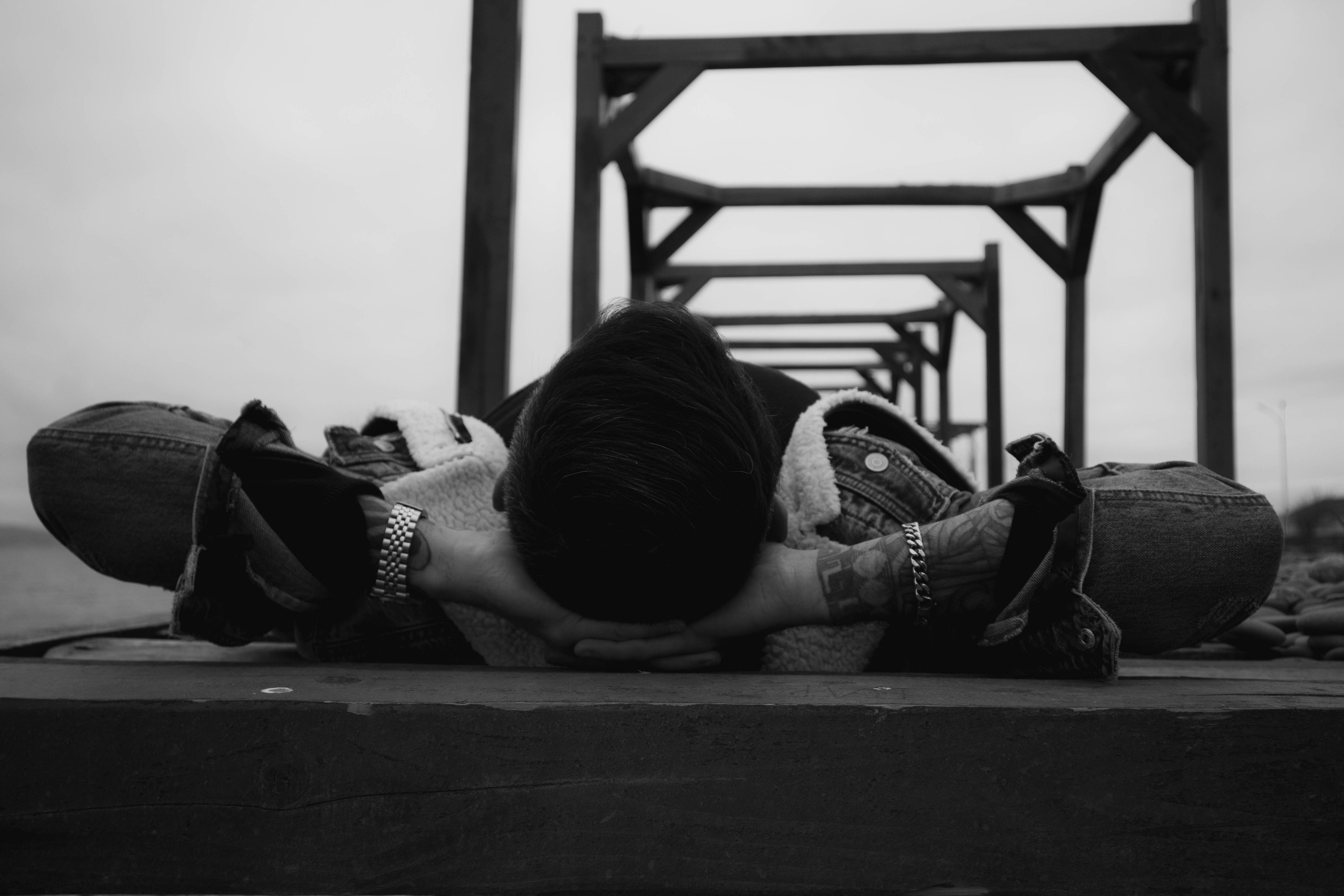 О. Уличный фотограф Города N