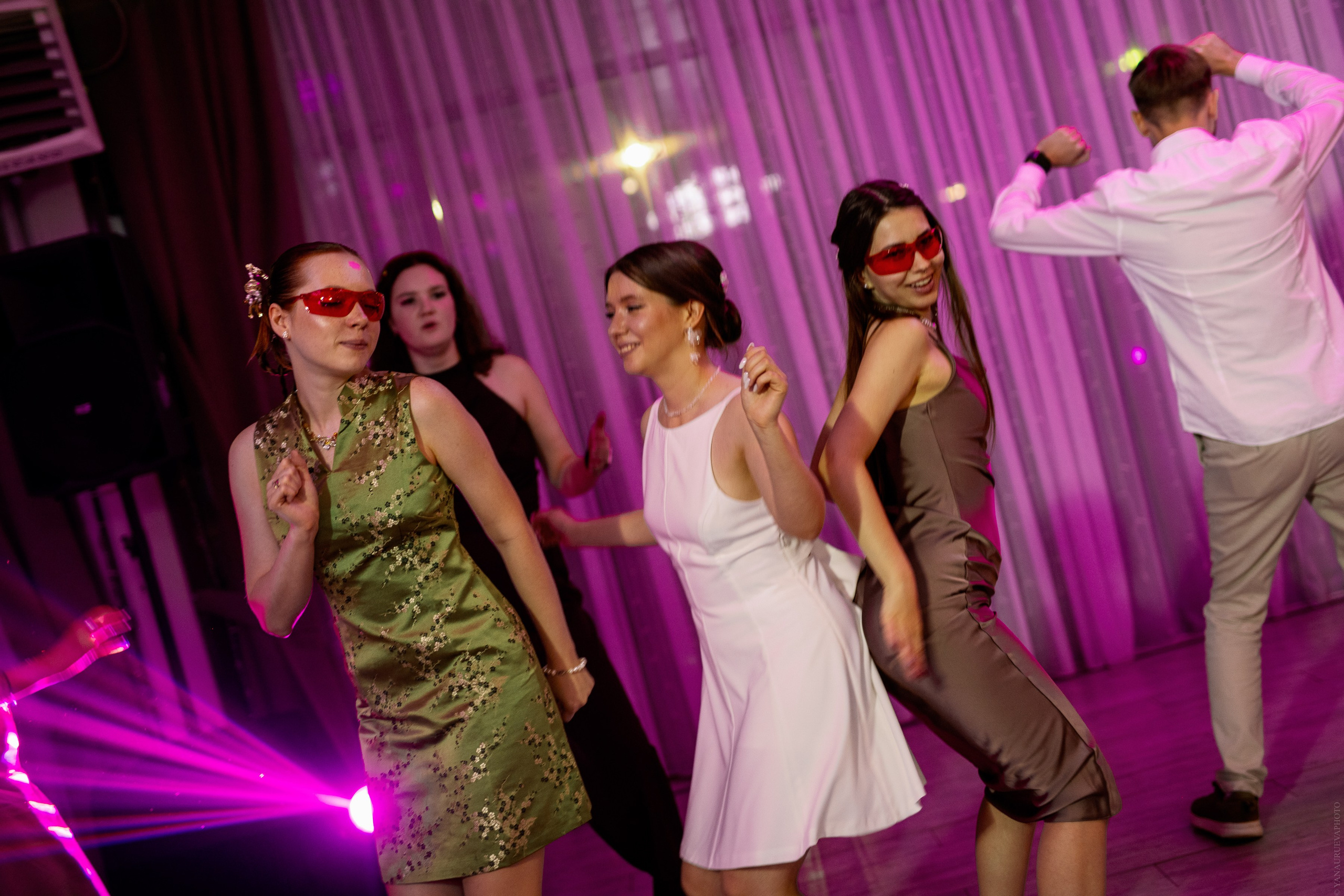 НеИГРЫ и прожарка жениха. Игорь и Дарья. Свадебный и контент- фотограф в Тольятти, Самаре, Москве Яна Уруева