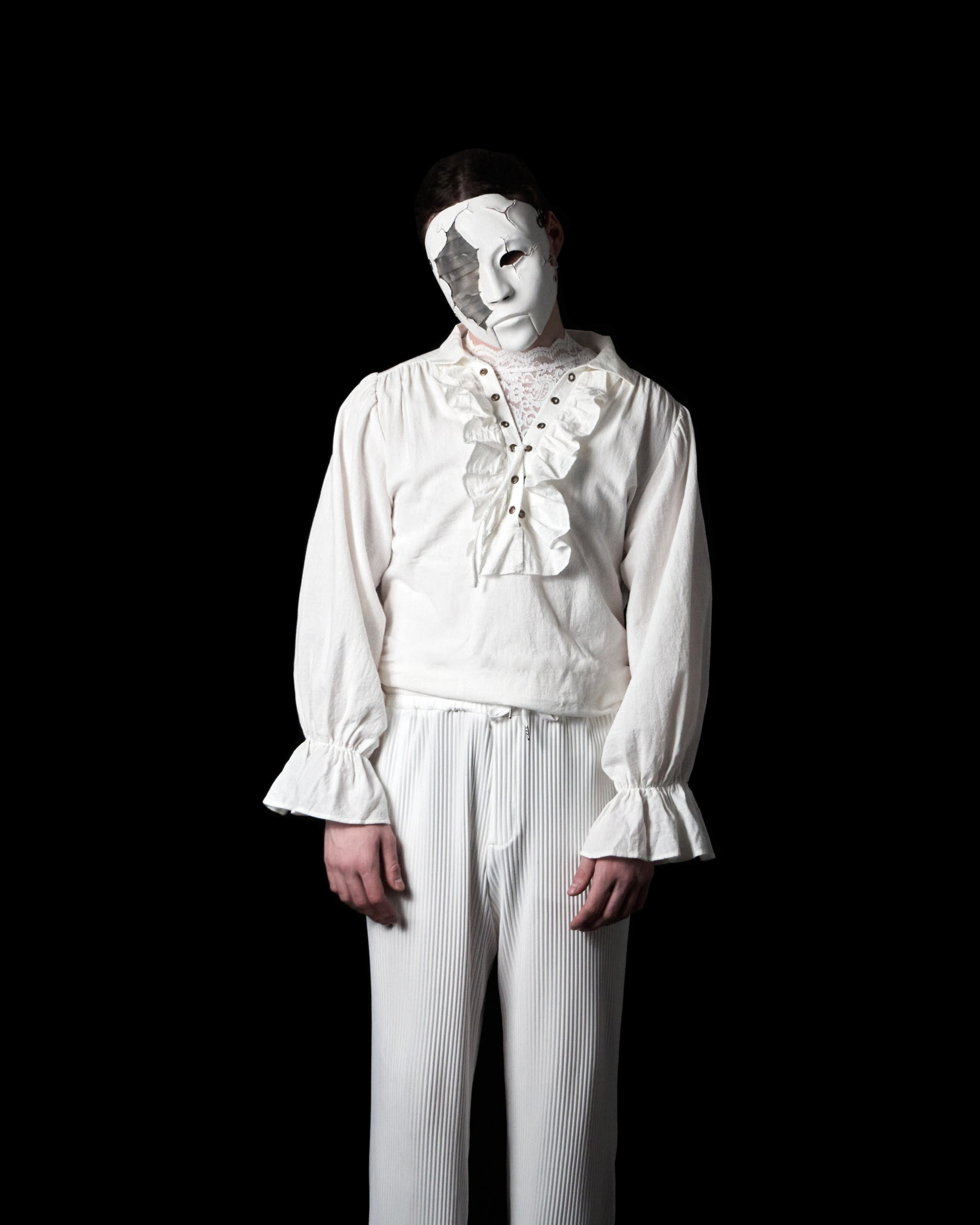 «BROKEN DOLL». BARVABRAR