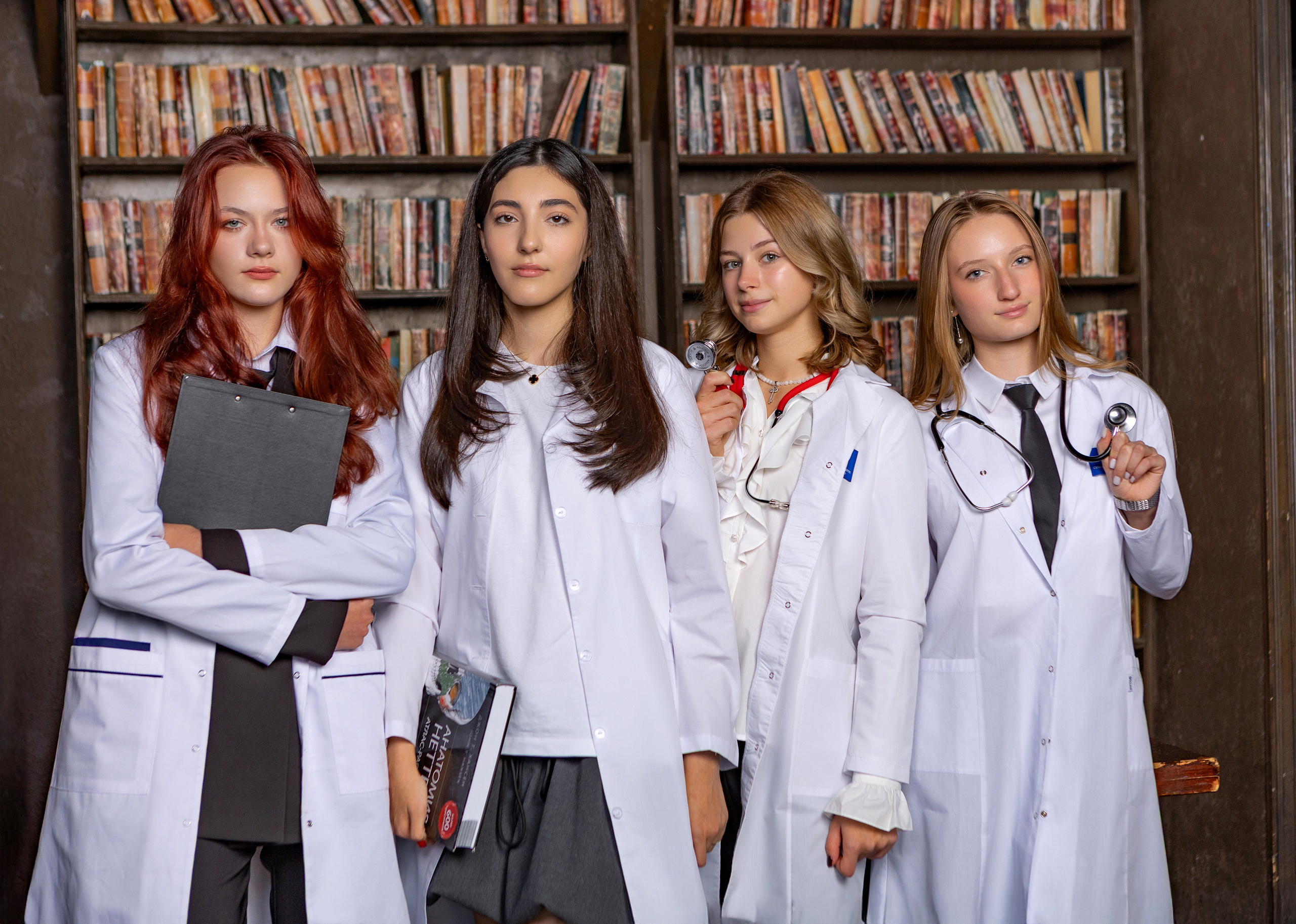 ВЫПУСКНЫЕ АЛЬБОМЫ. Детский и семейный фотограф с животными в Москве Гурьева Надежда